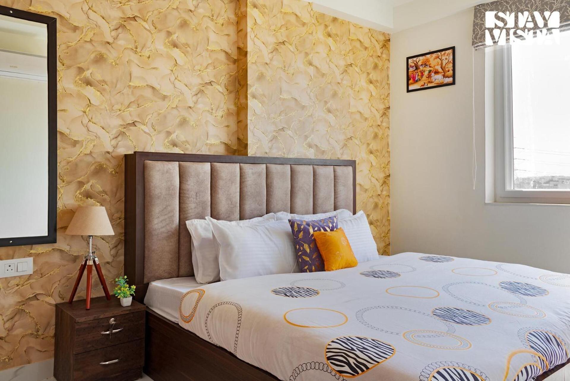 Stayvista's Regal By Aaj - City-center With Indoor-outdoor Games, Terrace & Elevator *