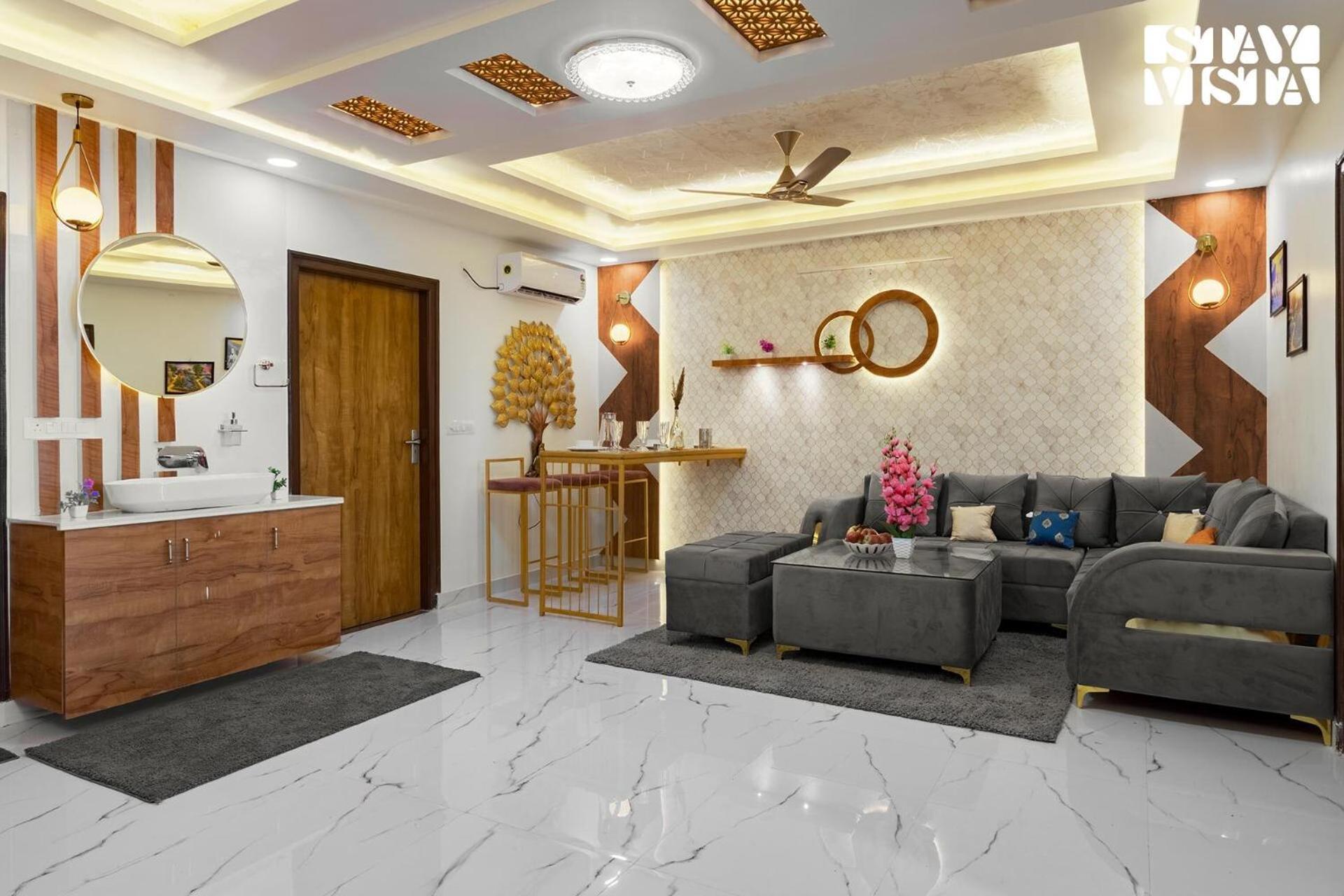 Stayvista's Regal By Aaj - City-center With Indoor-outdoor Games, Terrace & Elevator Apartment