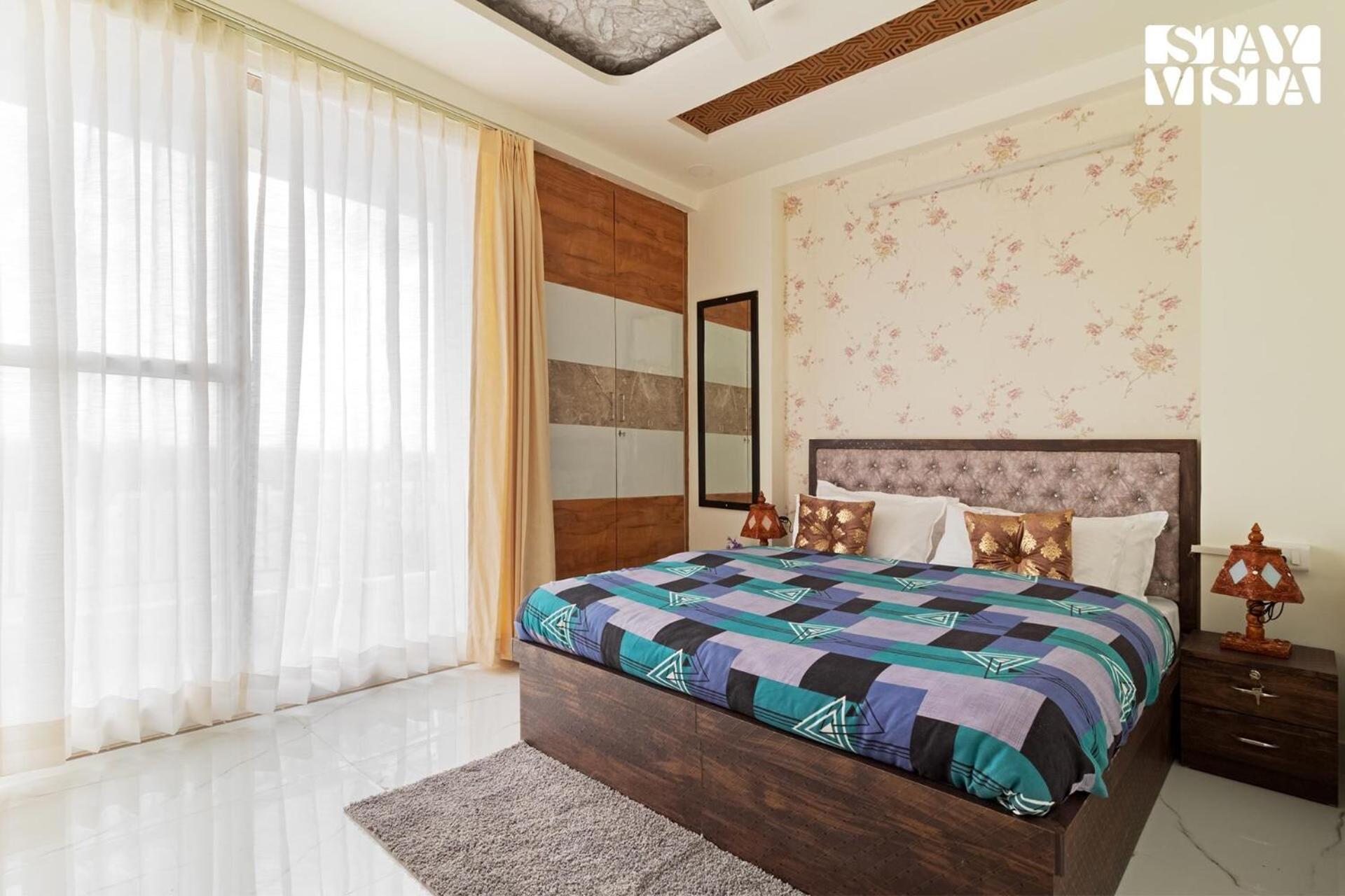 Stayvista's Regal By Aaj - City-center With Indoor-outdoor Games, Terrace & Elevator Apartment