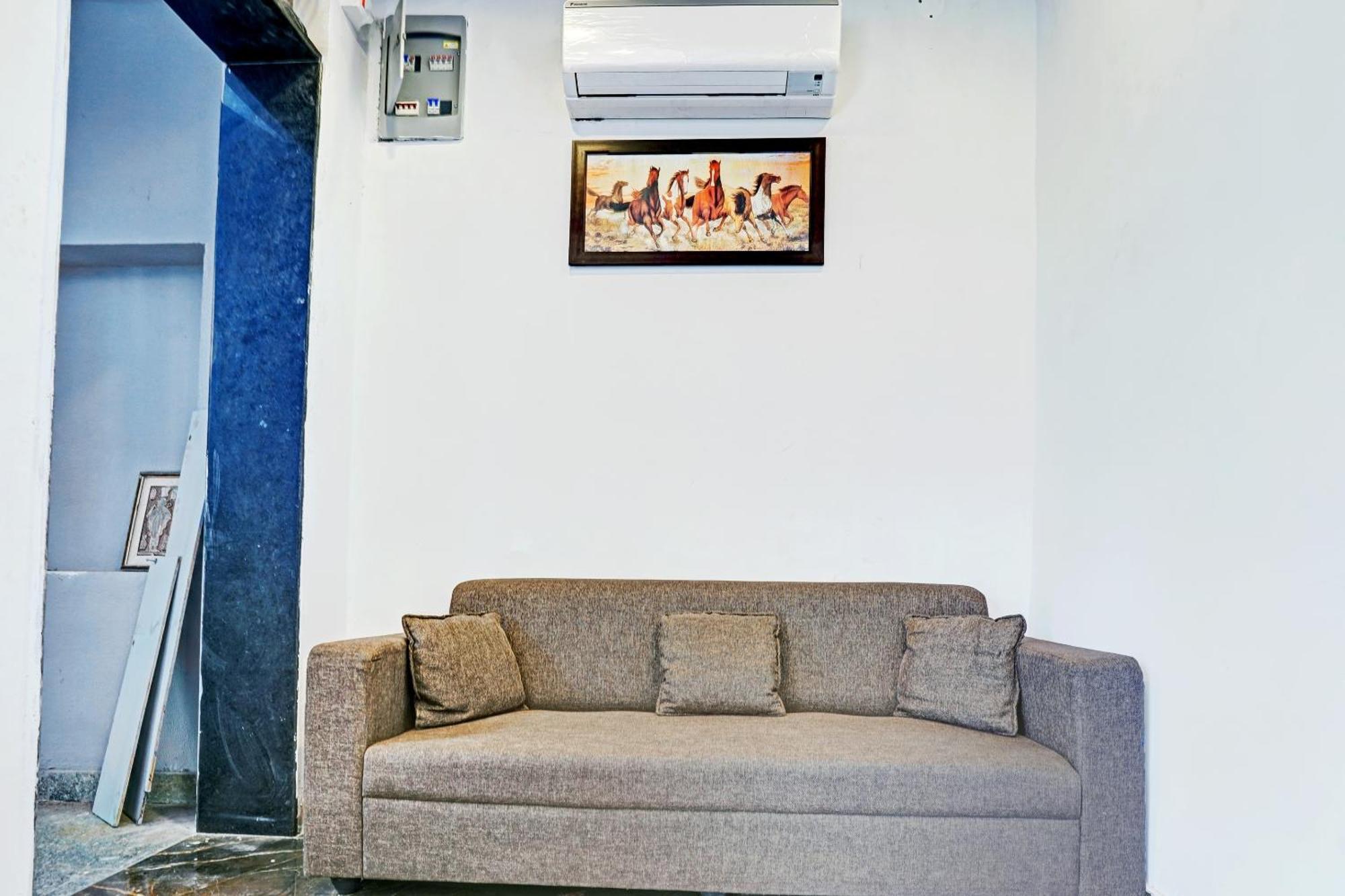 Hotel Super Collection O Grand Capitol- 4*