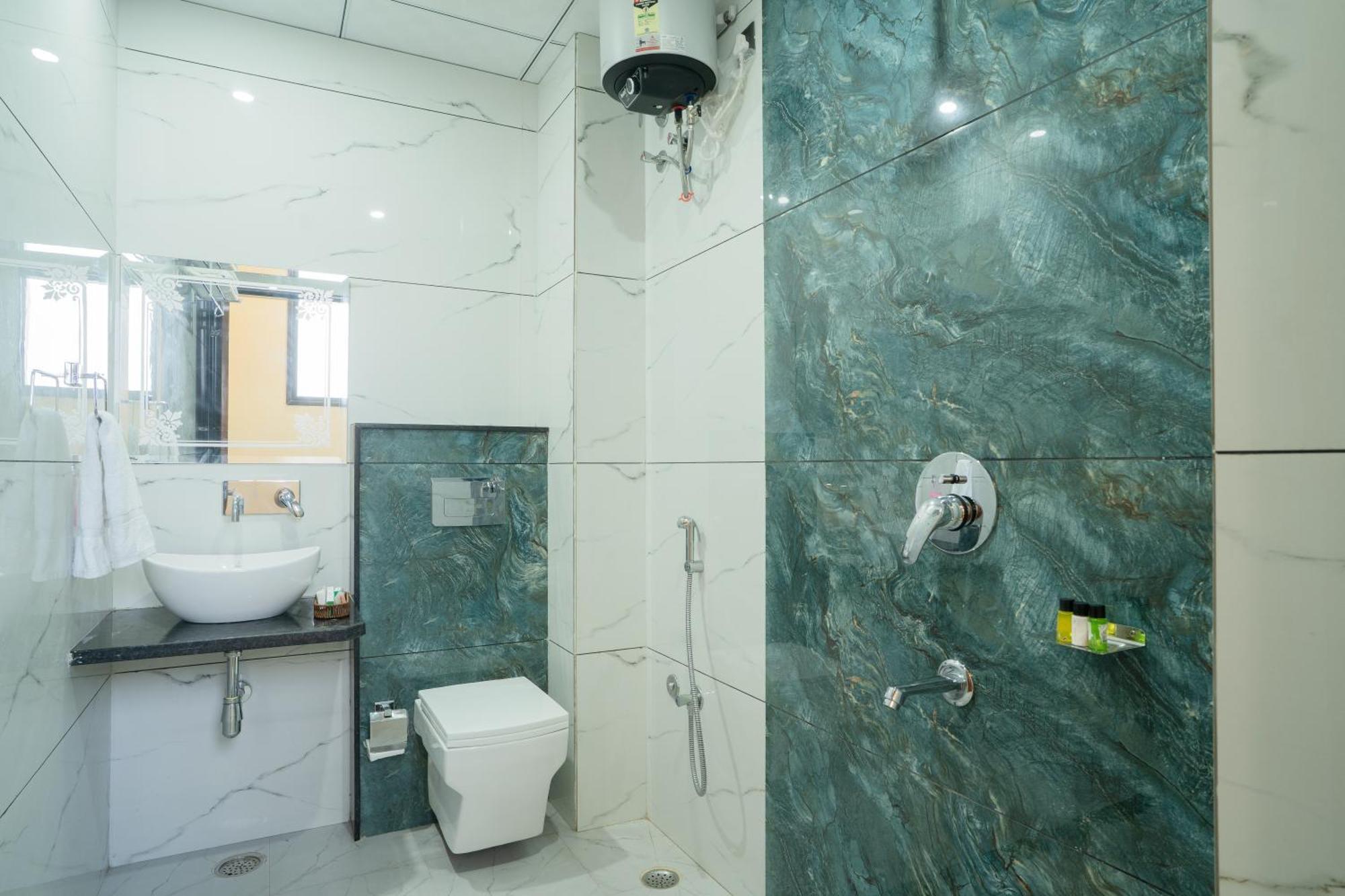 Hotel De Grand Dwarka-Near Jaipur Airport Hotel 3*
