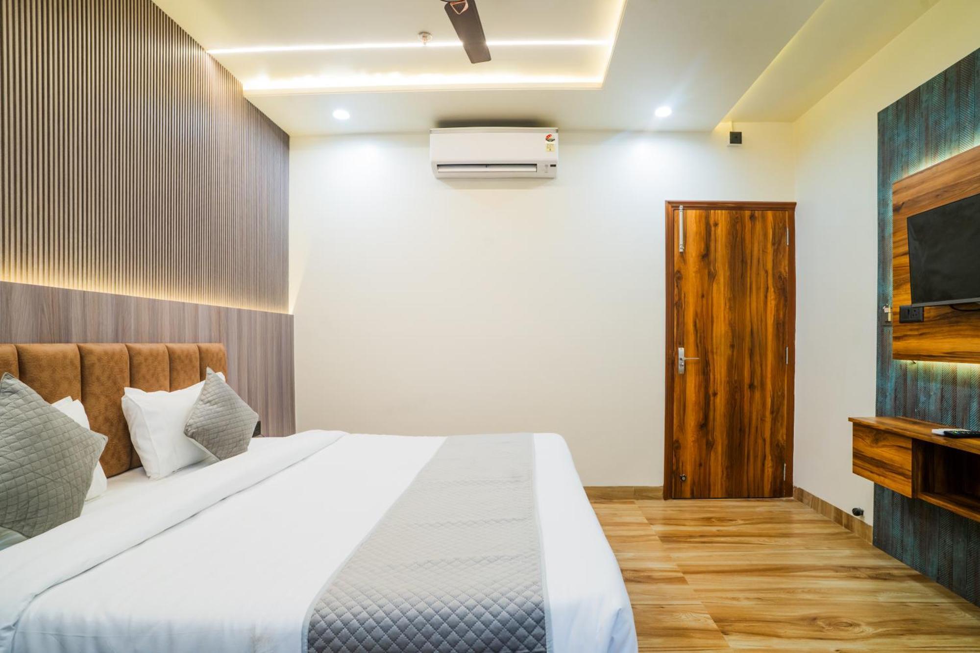 Hotel De Grand Dwarka-Near Jaipur Airport 3*