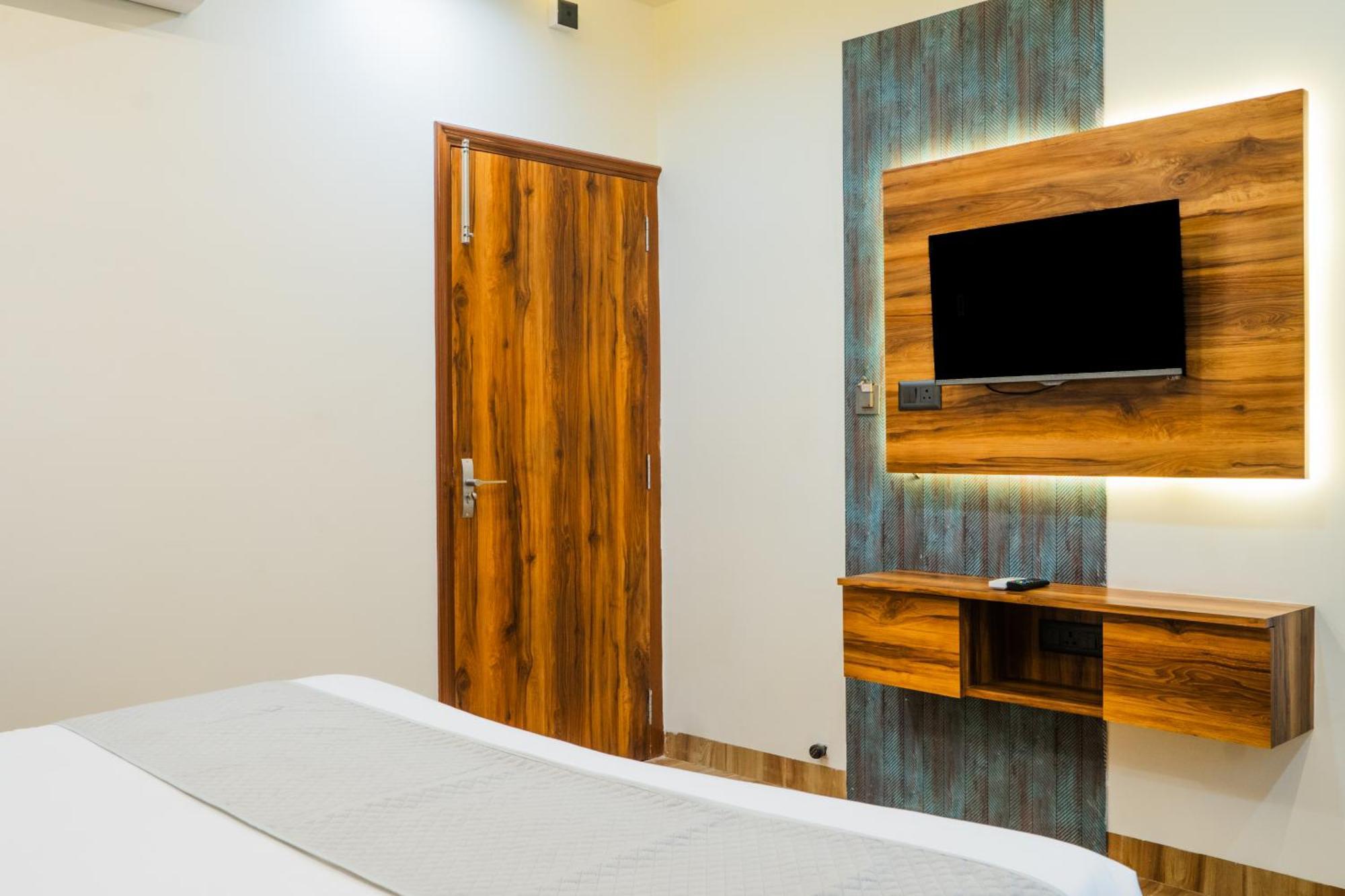 Hotel De Grand Dwarka-Near Jaipur Airport Hotel 3*