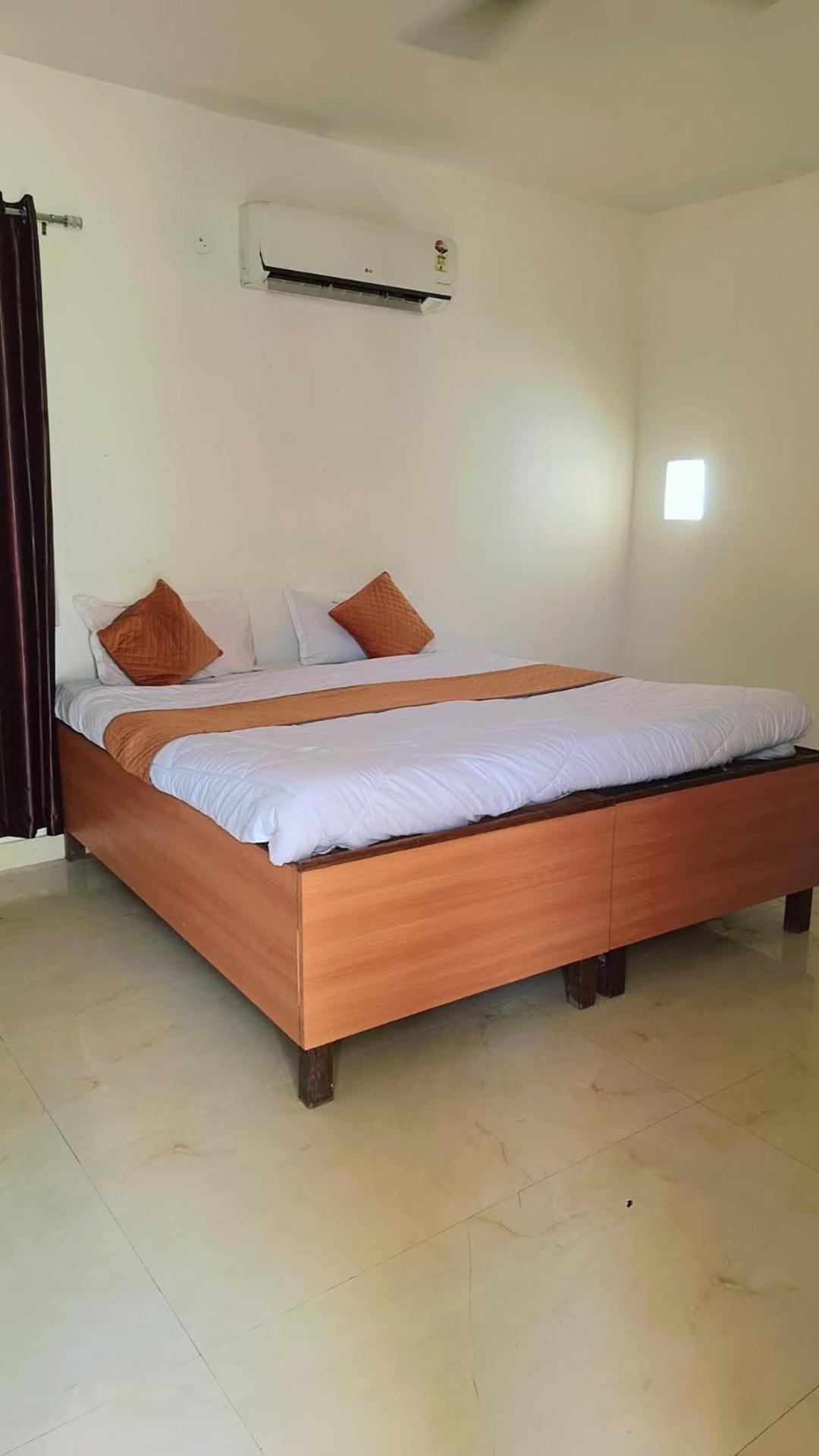 Jhalana Retret ,farm ,pool, Mountain View Resort