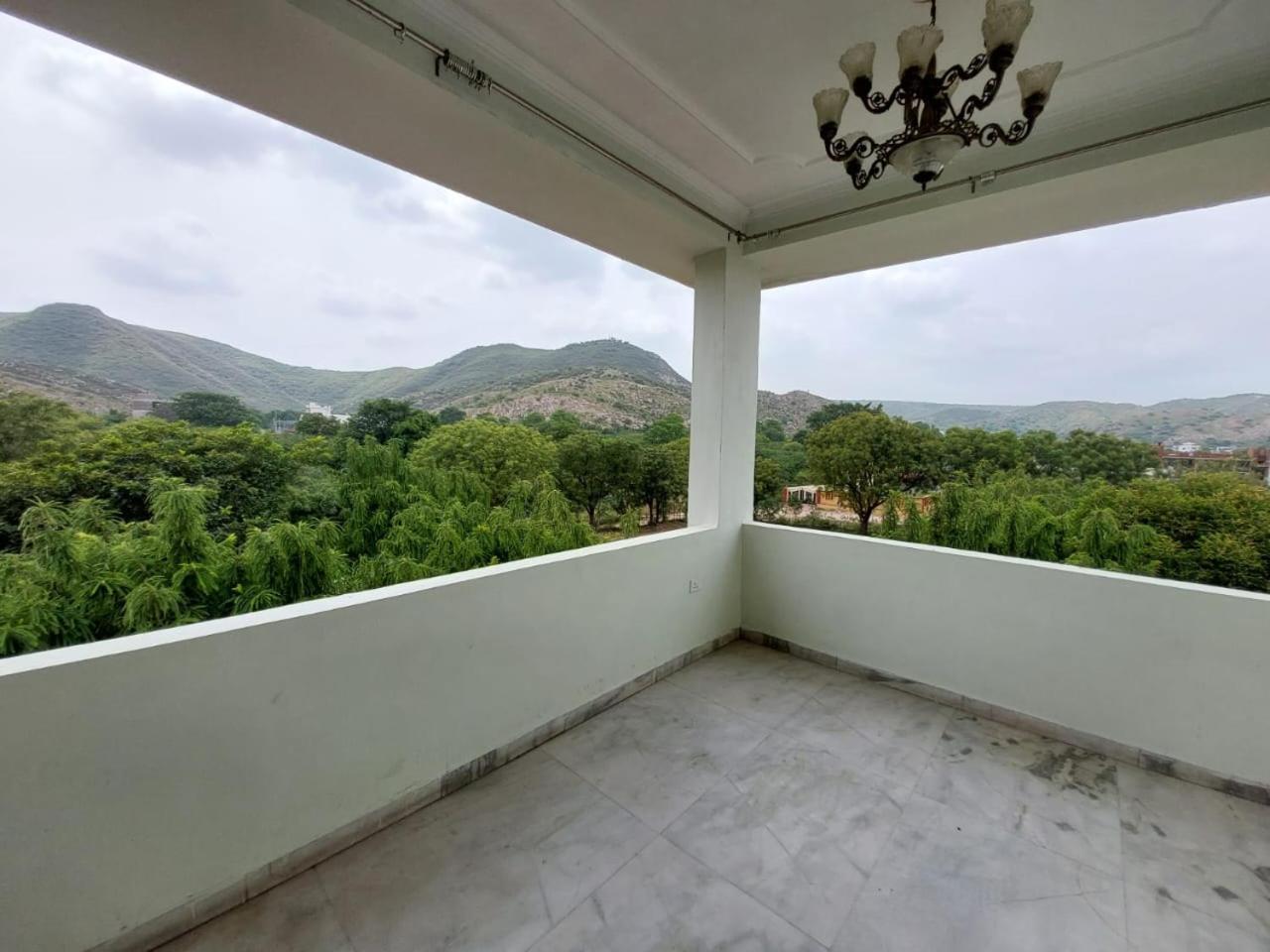 Jhalana Retret ,farm ,pool, Mountain View Resort