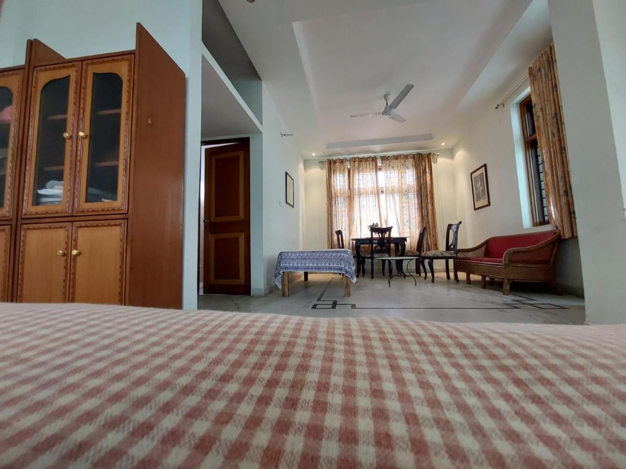 Jhalana Retret ,farm ,pool, Mountain View Resort *