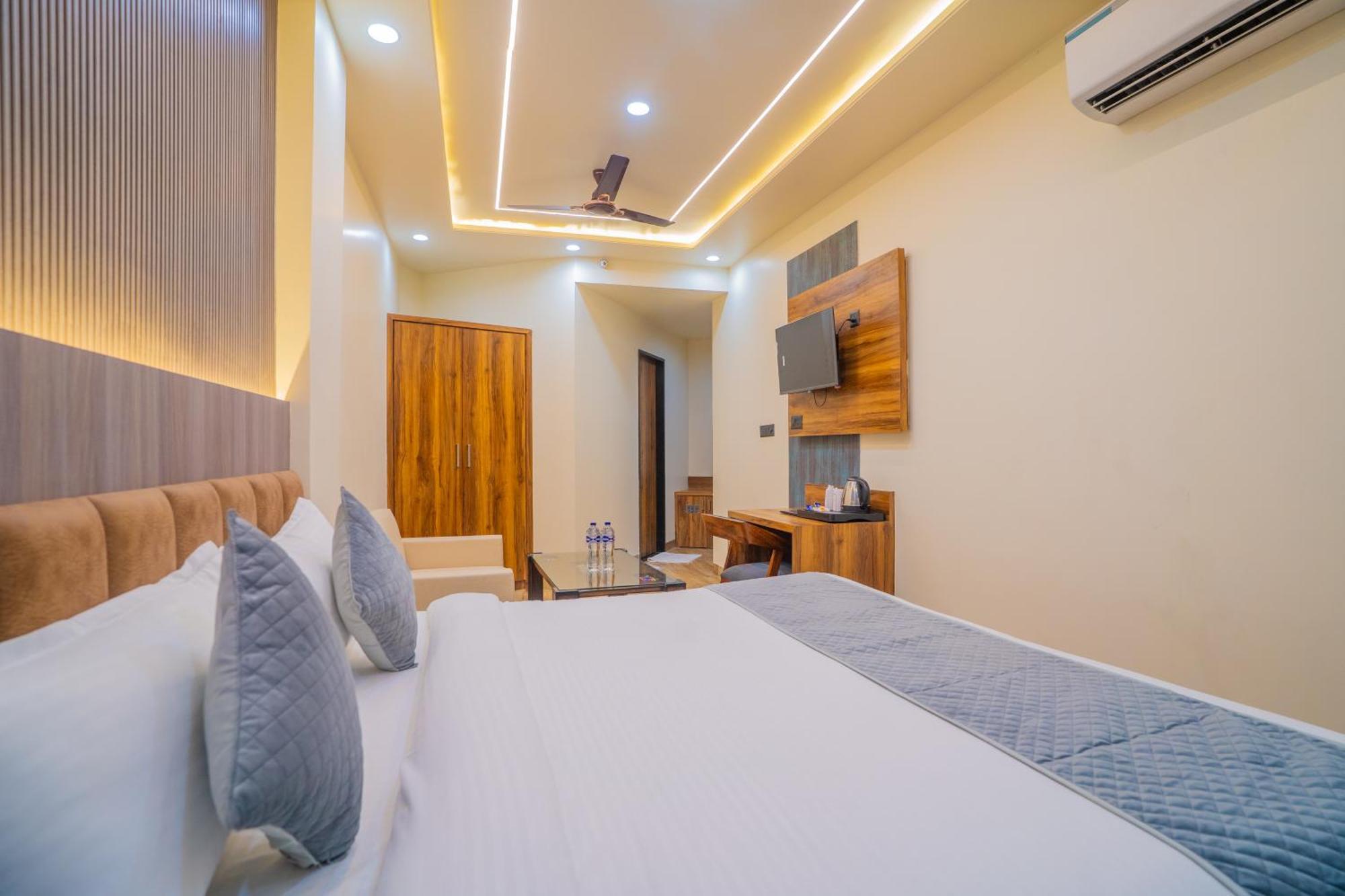 Hotel De Grand Dwarka-Near Jaipur Airport Hotel 3*