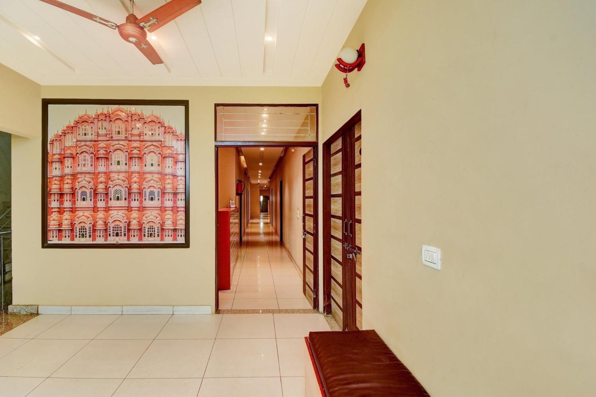 Hotel Collection O Abhay 4*
