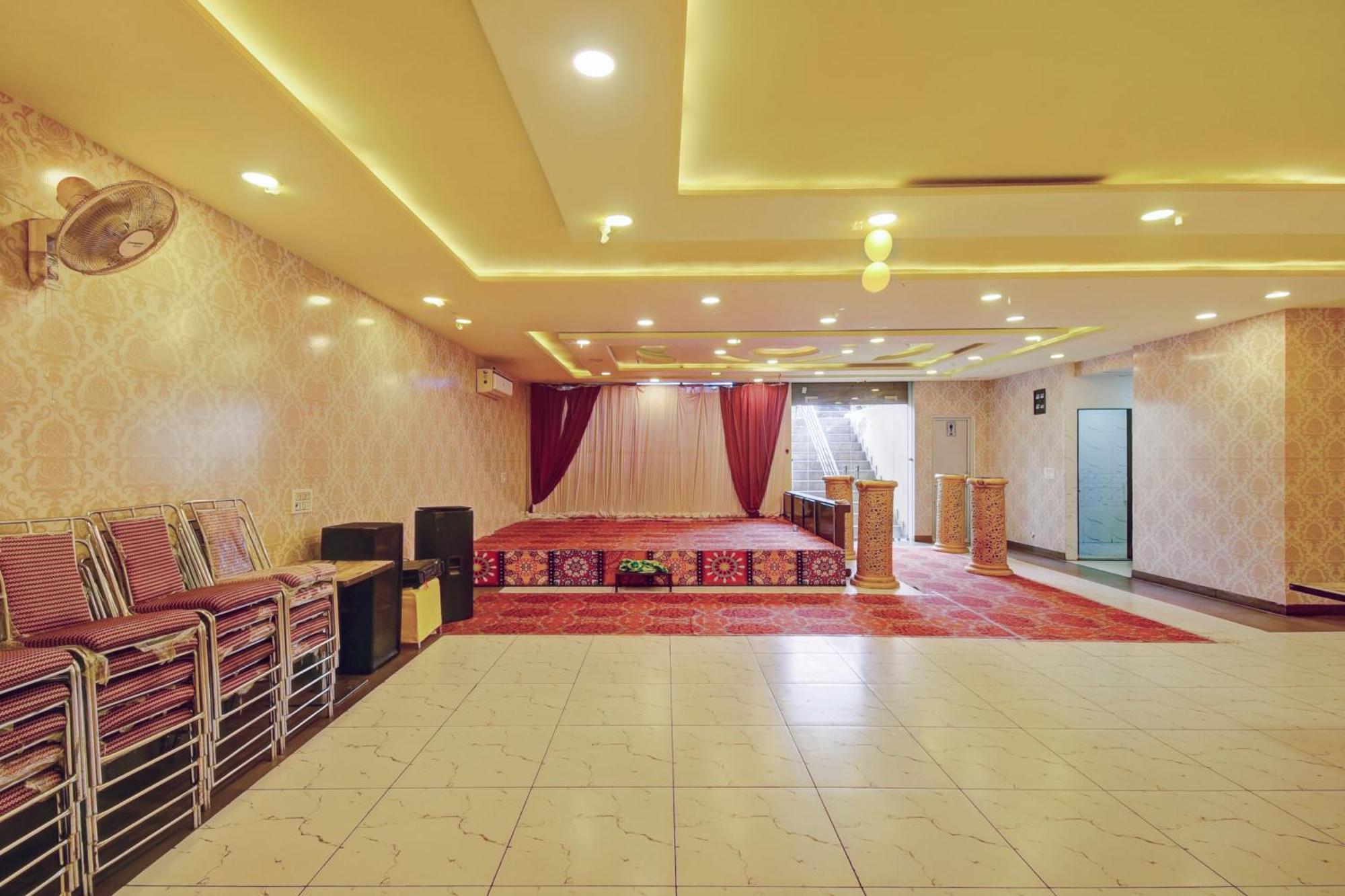Collection O Abhay Hotel