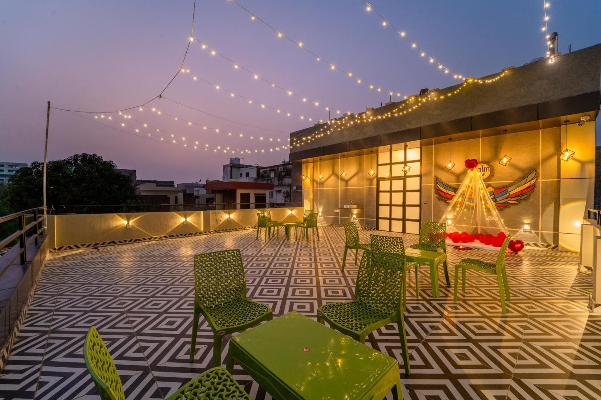 Hotel Palm Mansarovar