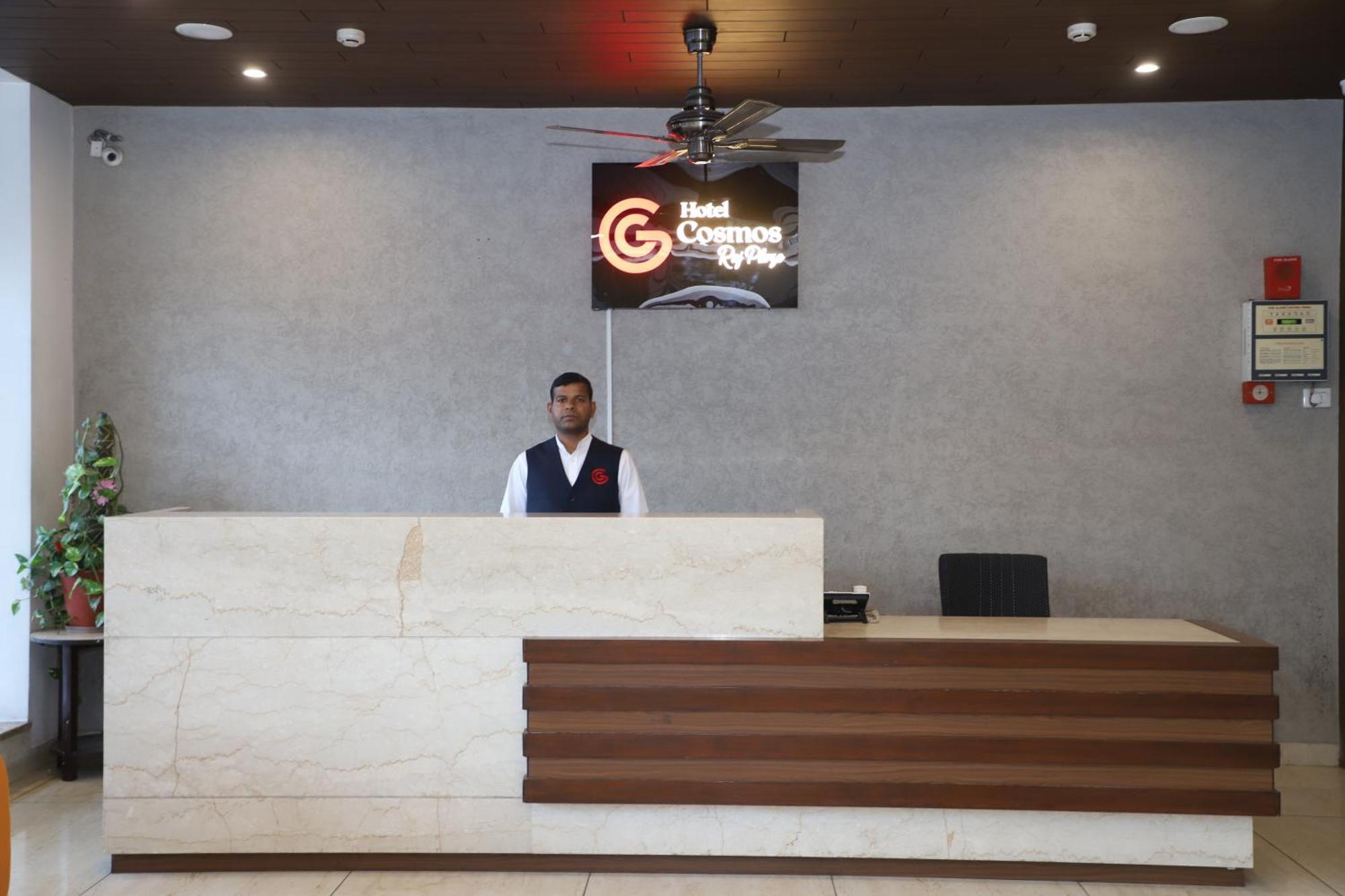 Cosmos Raj Plaza Hotel 3*