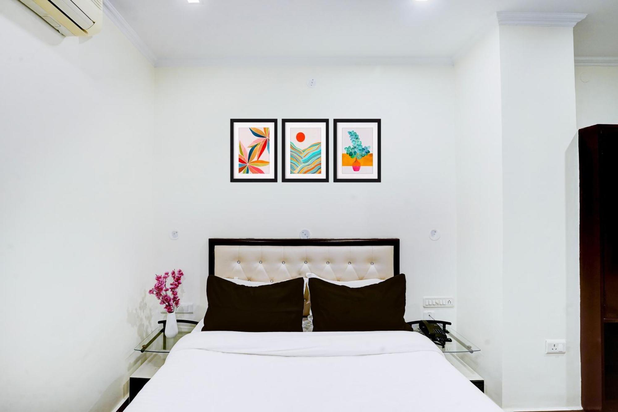 Super Townhouse Girdhar Marg Formerly Srida * Jaipur