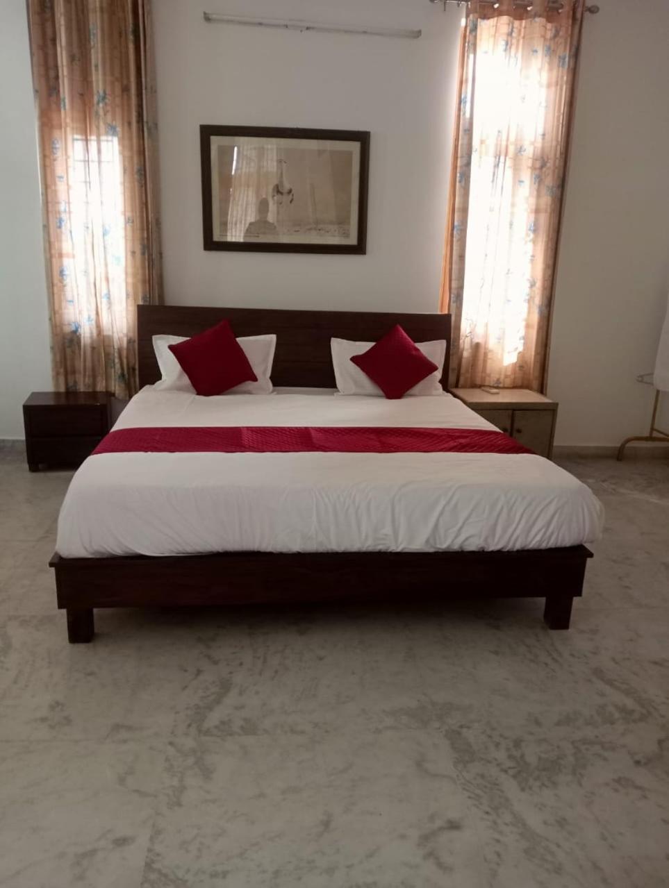 Jhalana Retret ,farm ,pool, Mountain View Resort *
