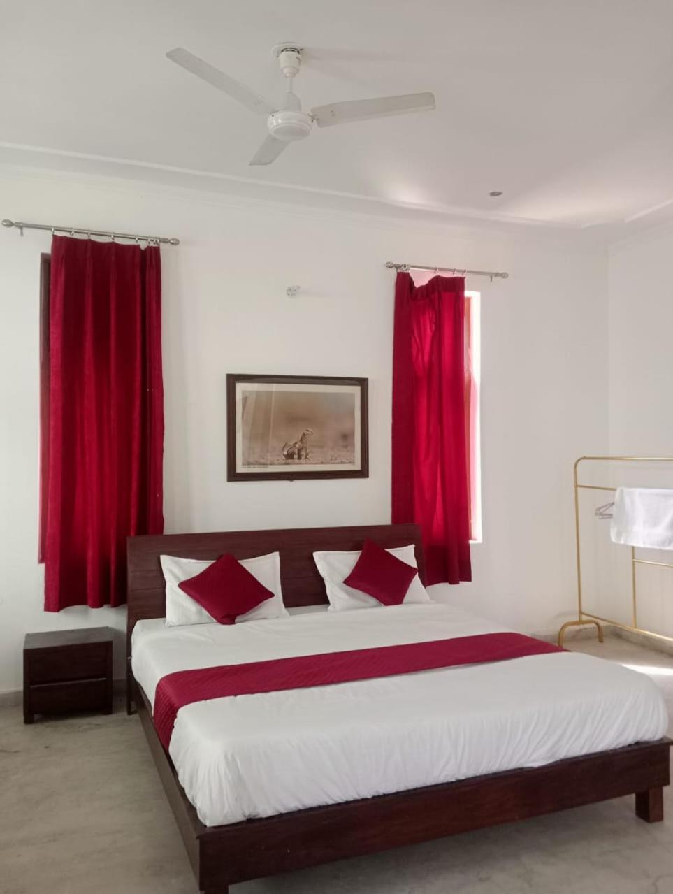 Jhalana Retret ,farm ,pool, Mountain View Resort
