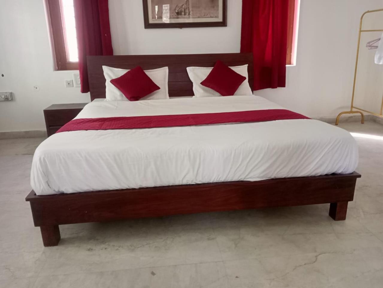 Jhalana Retret ,farm ,pool, Mountain View Resort