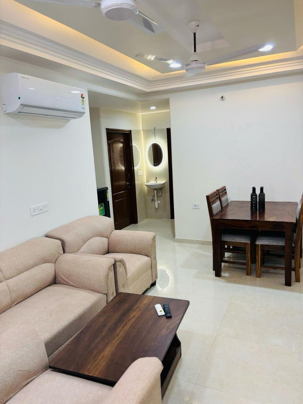 The Rainbow Retreat By Divine Hospitality Hotel