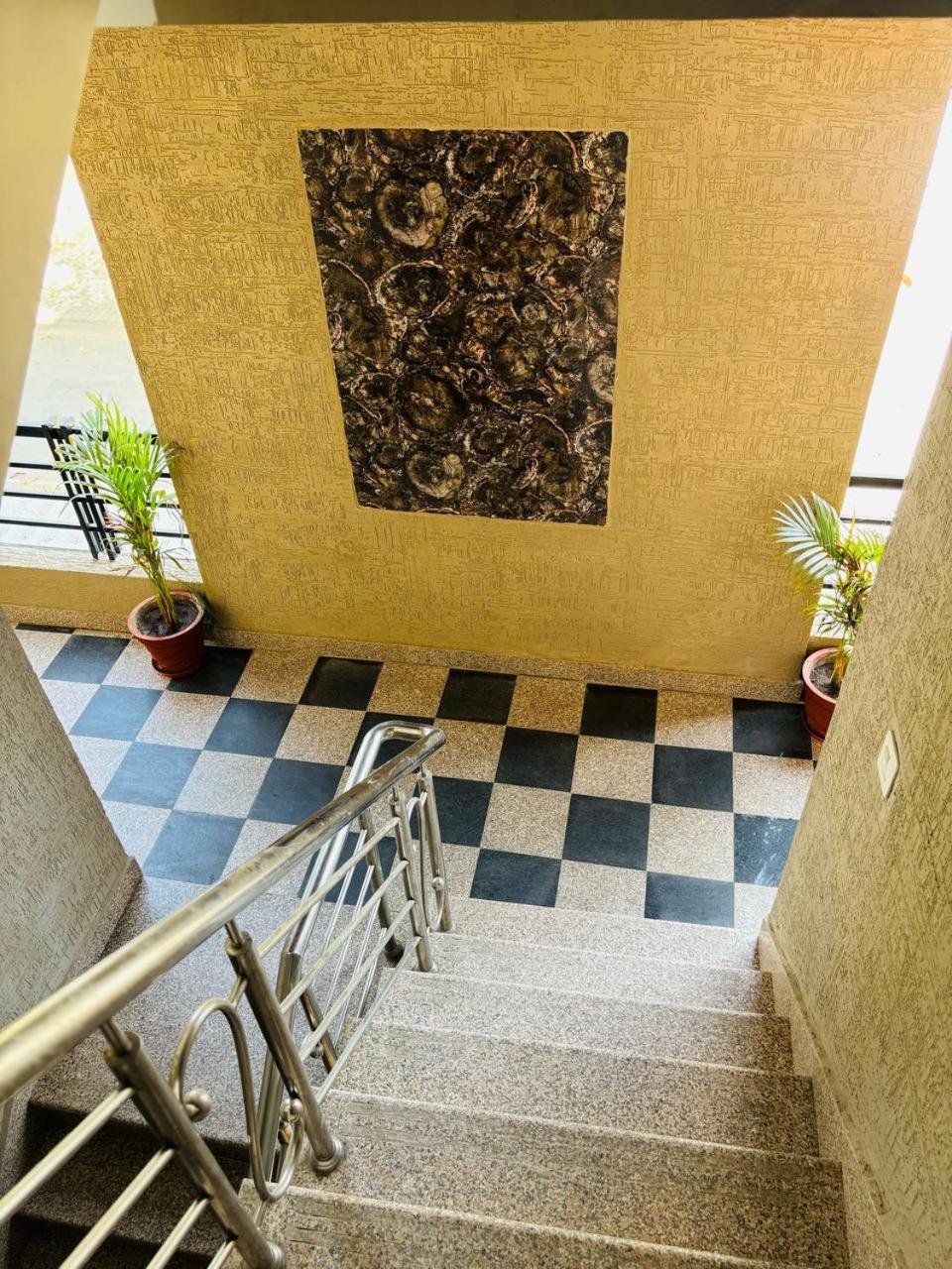 The Rainbow Retreat By Divine Hospitality Hotel
