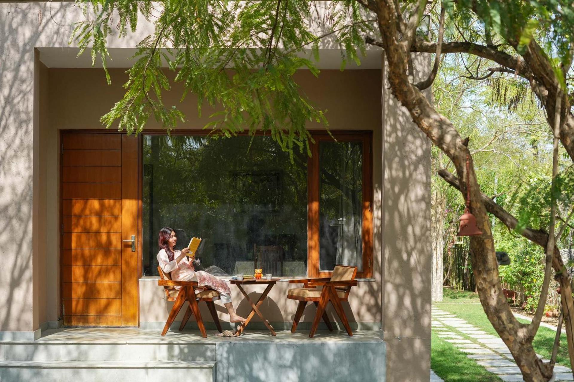 Stayvista The Owl House: Hillside With Terrace And Lawn Villa