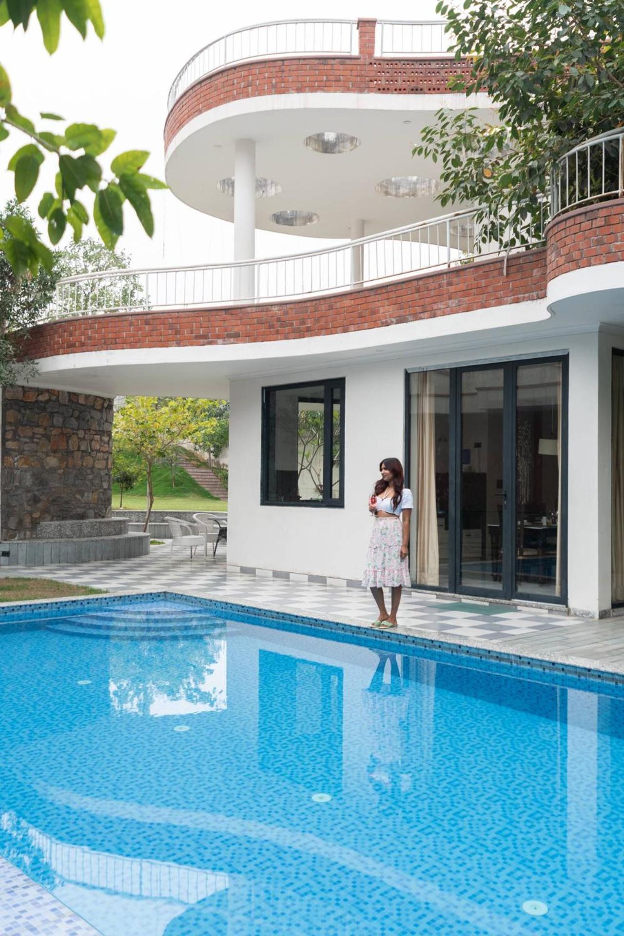 Villa Stayvista's The Tree House - City-center With Outdoor Pool, Spacious Balconies & Vast Lawn