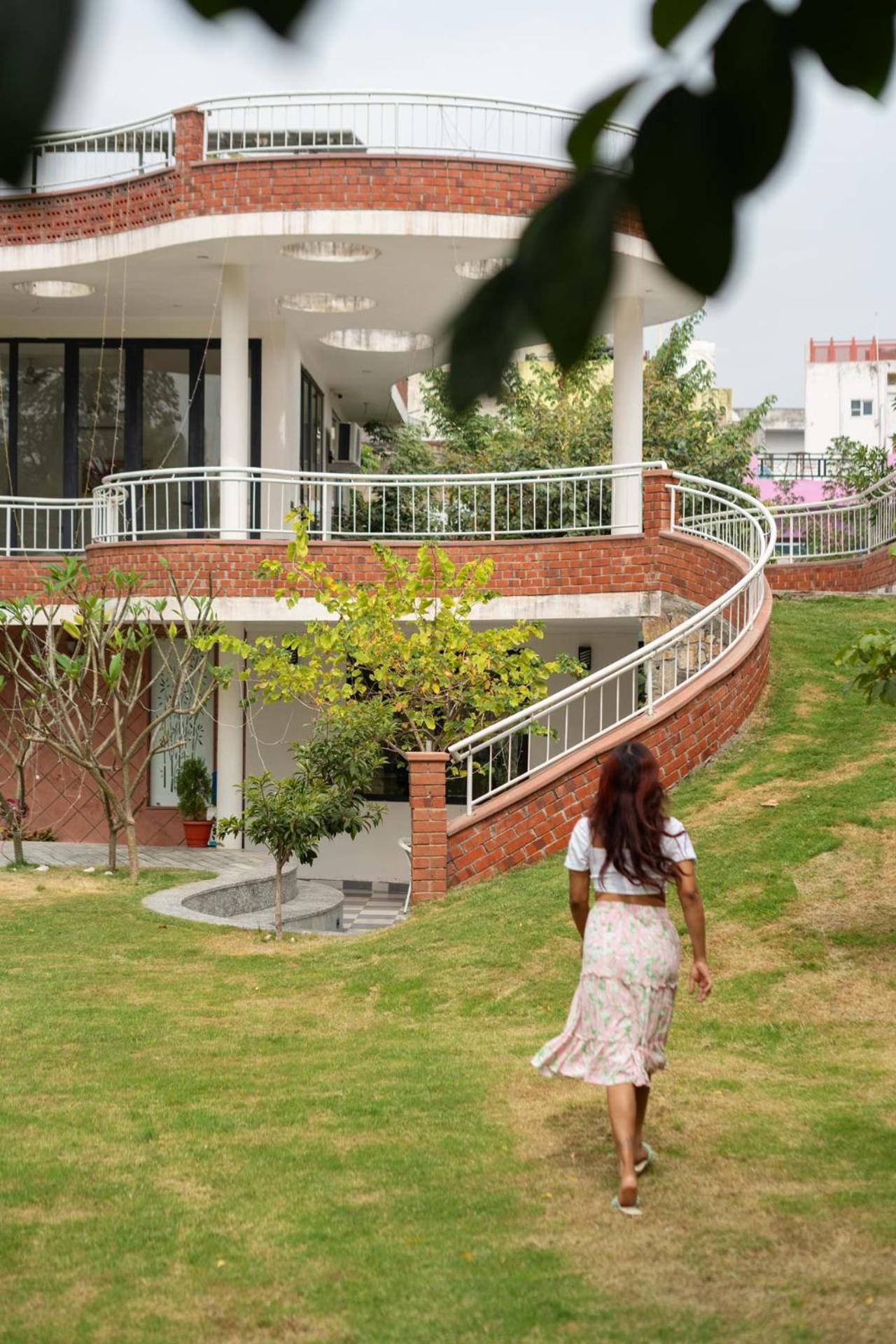 Villa Stayvista's The Tree House - City-center With Outdoor Pool, Spacious Balconies & Vast Lawn