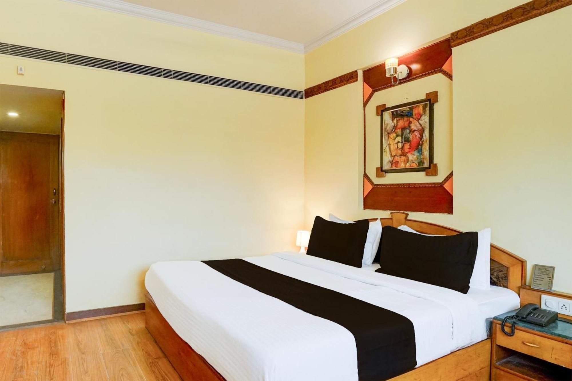 Super Townhouse Subhash Nagar Formerly Royal Palazzo