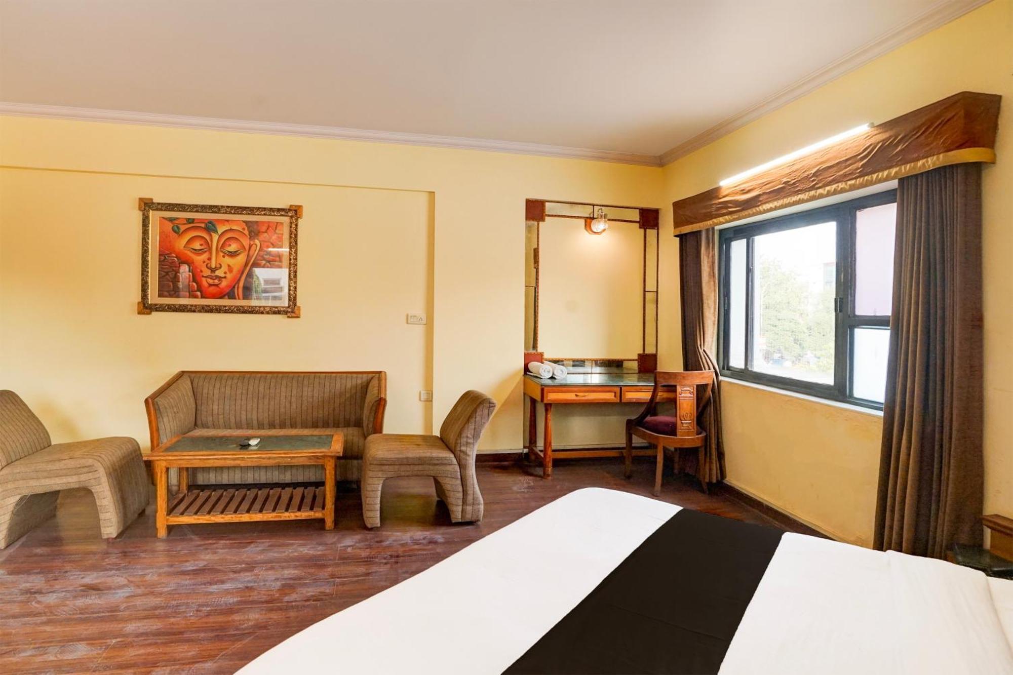 Super Townhouse Subhash Nagar Formerly Royal Palazzo Hotel *