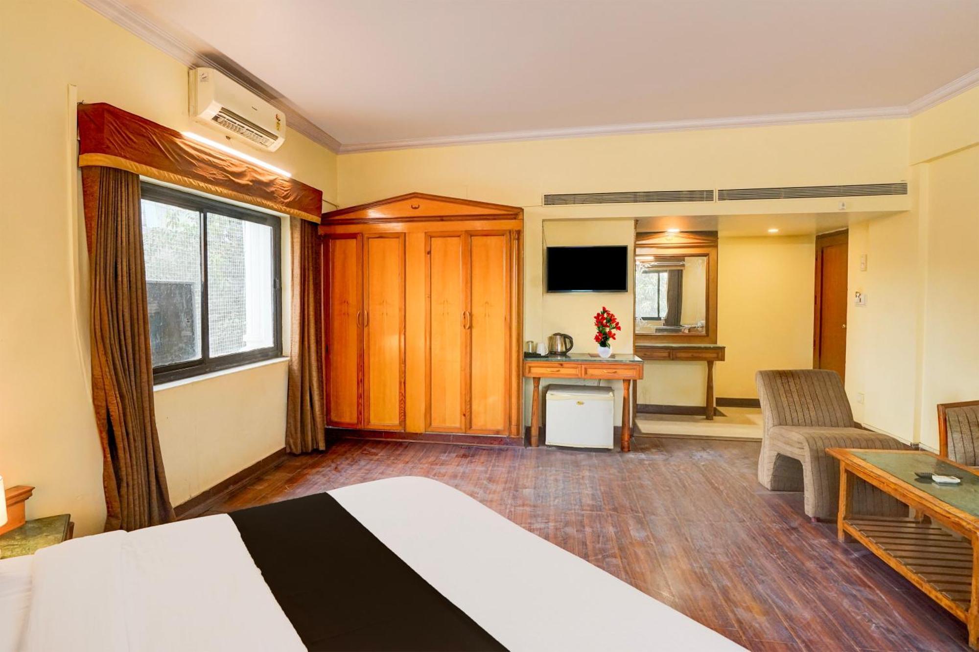 Super Townhouse Subhash Nagar Formerly Royal Palazzo *