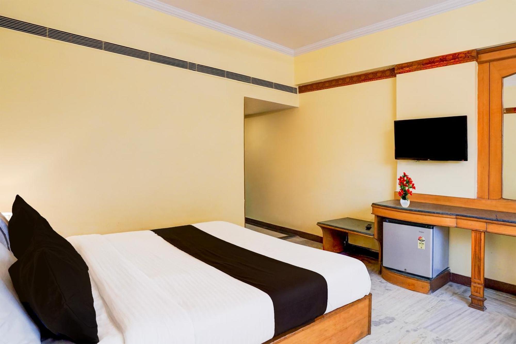 Super Townhouse Subhash Nagar Formerly Royal Palazzo
