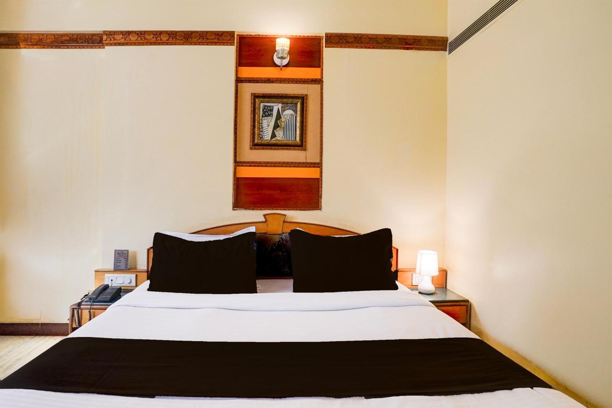Super Townhouse Subhash Nagar Formerly Royal Palazzo Hotel