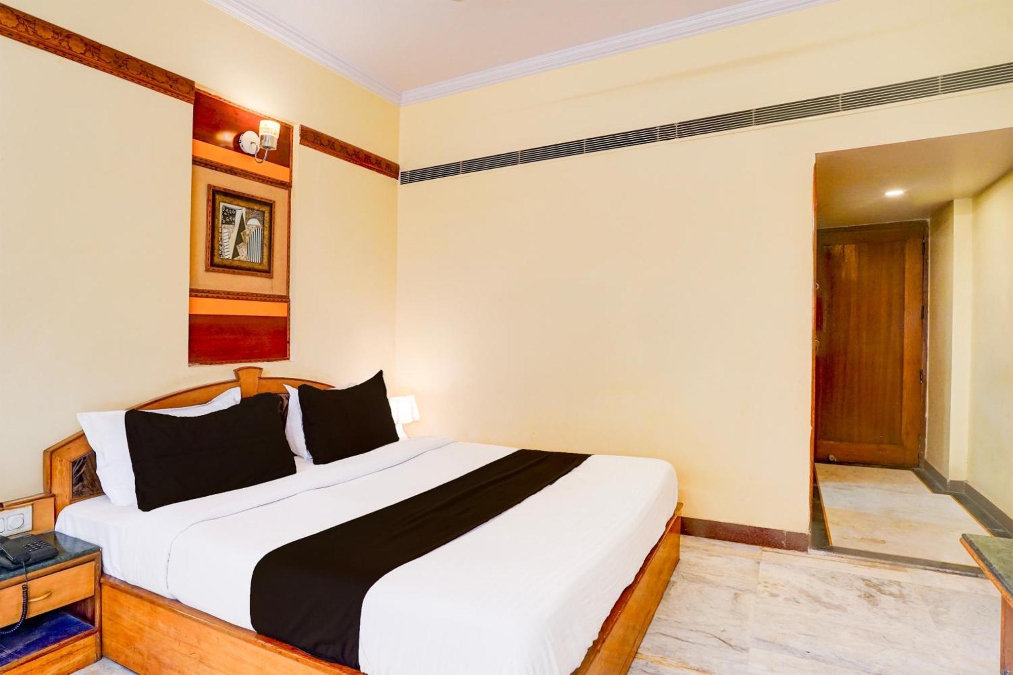 Hotel Super Townhouse Subhash Nagar Formerly Royal Palazzo