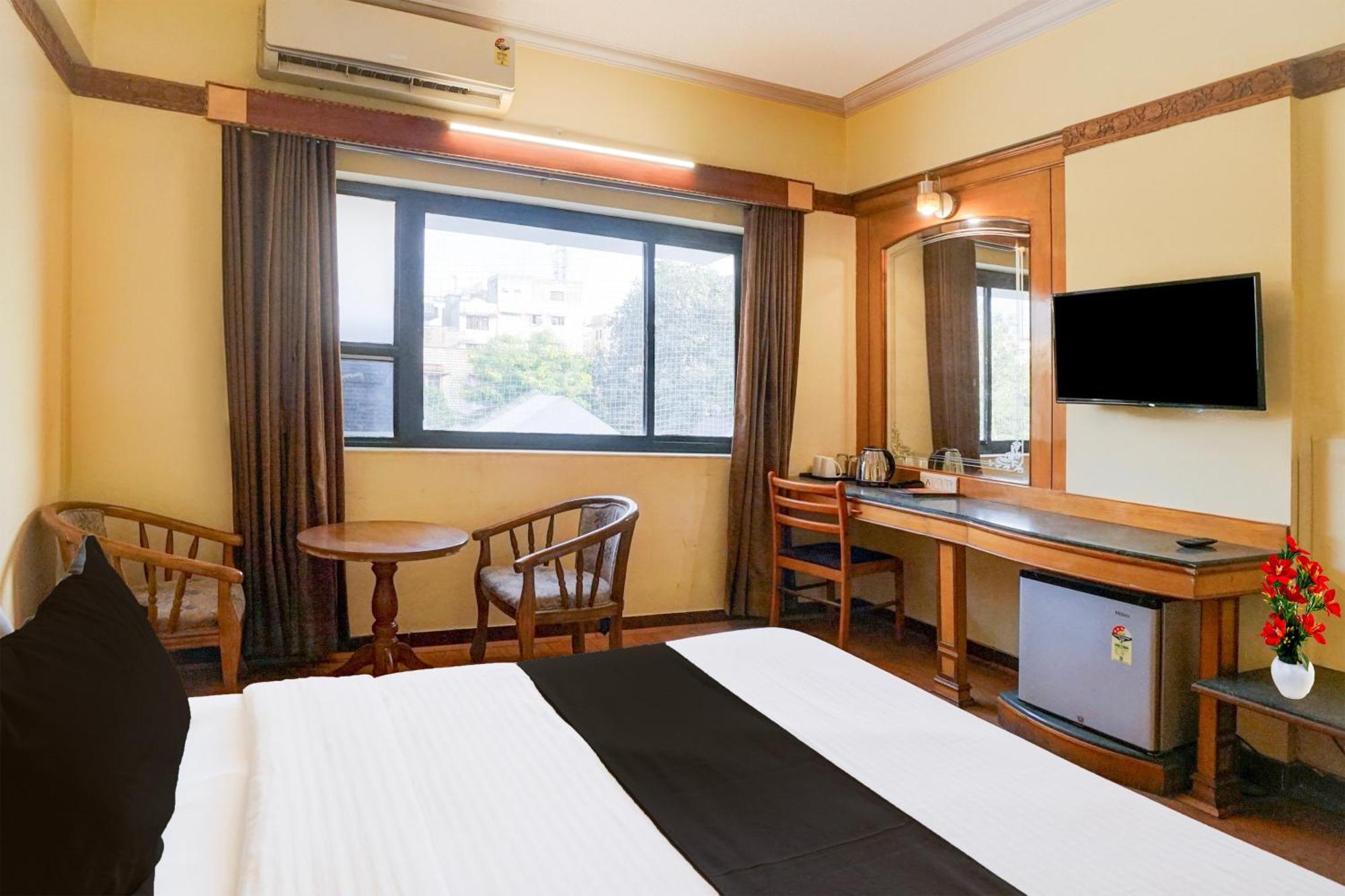 Super Townhouse Subhash Nagar Formerly Royal Palazzo