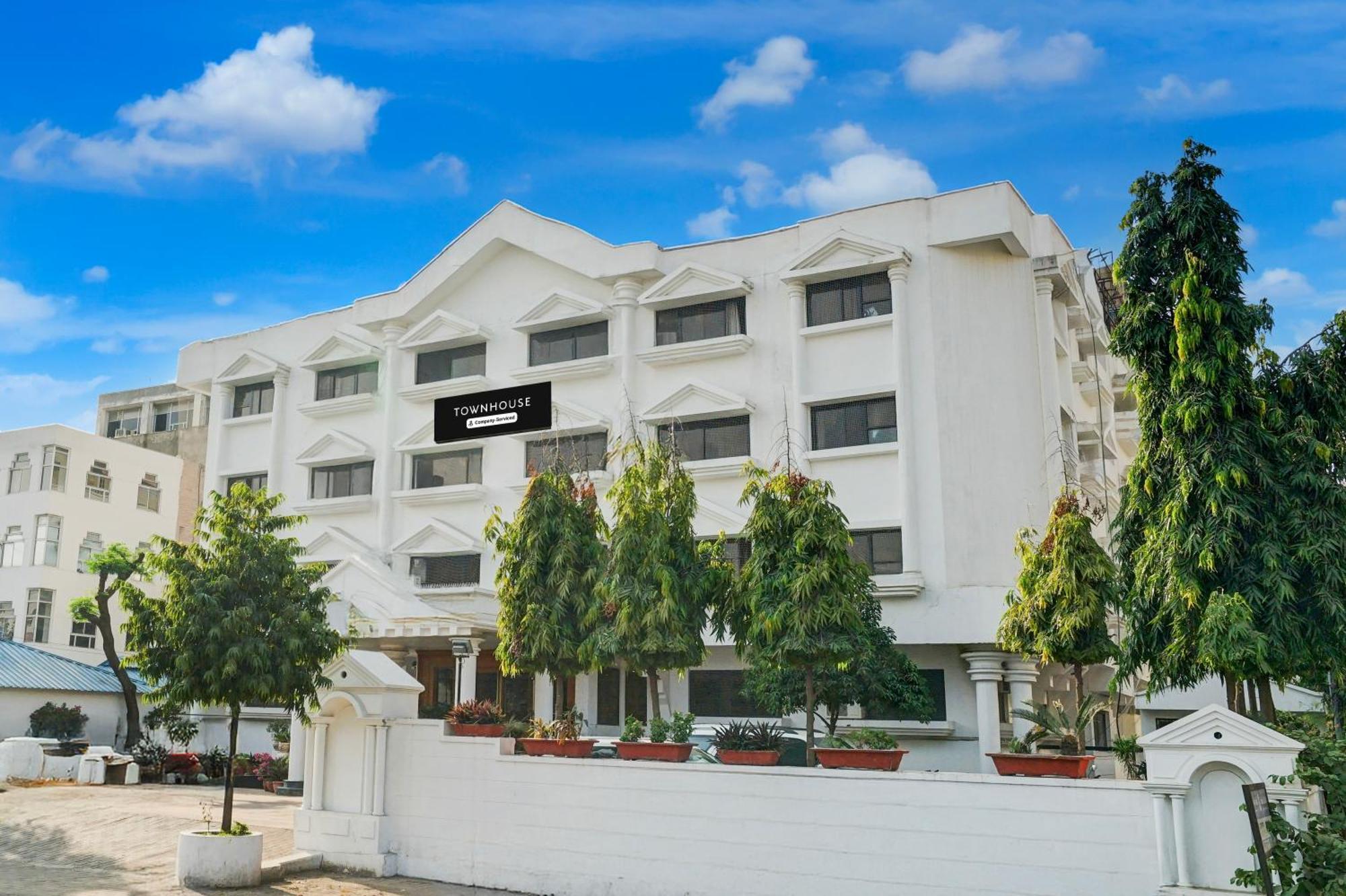 Hotel Super Townhouse Subhash Nagar Formerly Royal Palazzo