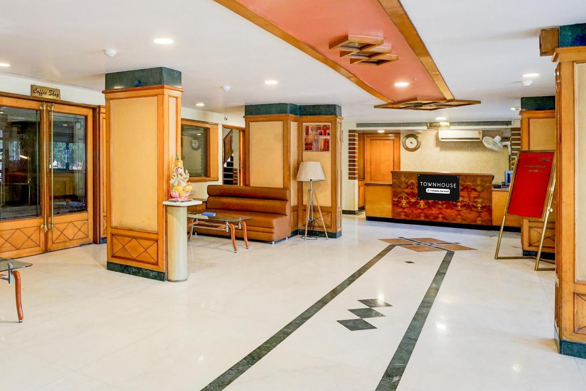 Super Townhouse Subhash Nagar Formerly Royal Palazzo Hotel *