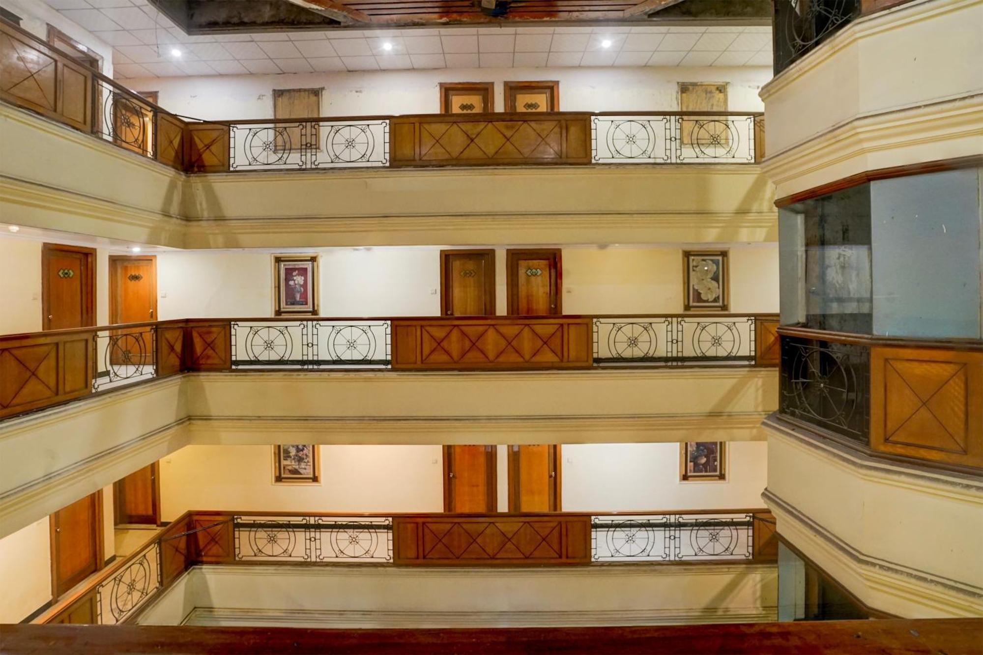 Super Townhouse Subhash Nagar Formerly Royal Palazzo *