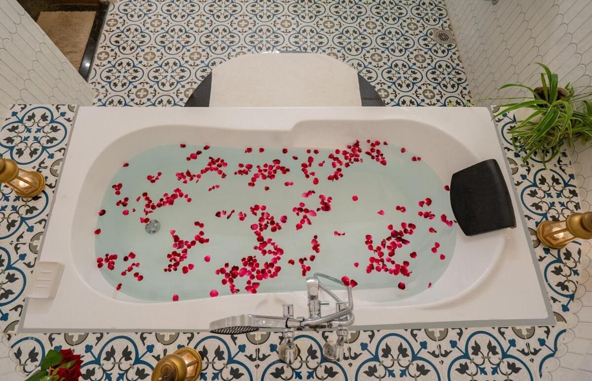 The Palace - 6 Garden With Bathtubs And Jacuzzi *