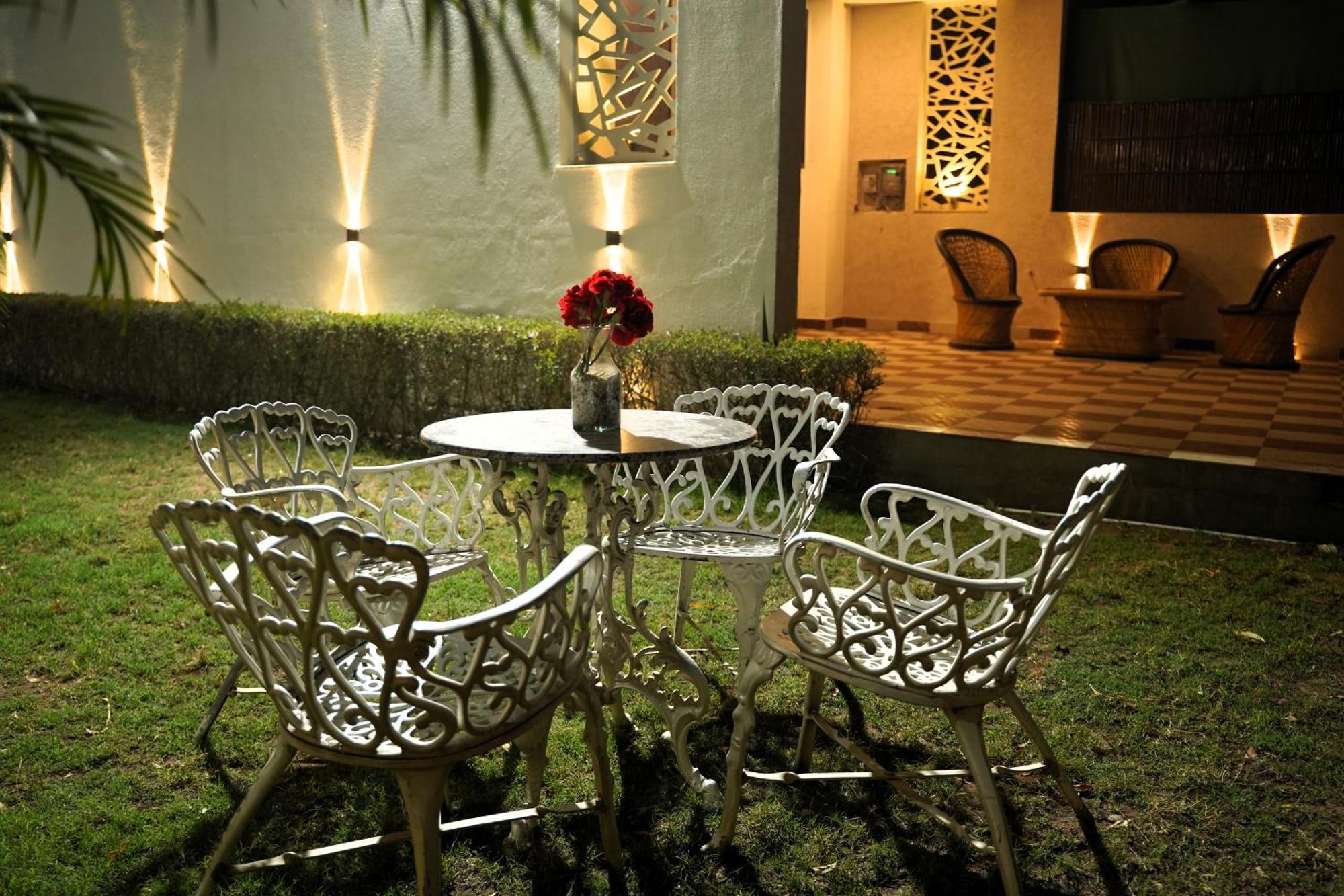 Villa Palm Kothi- 3bhk Duplex In *