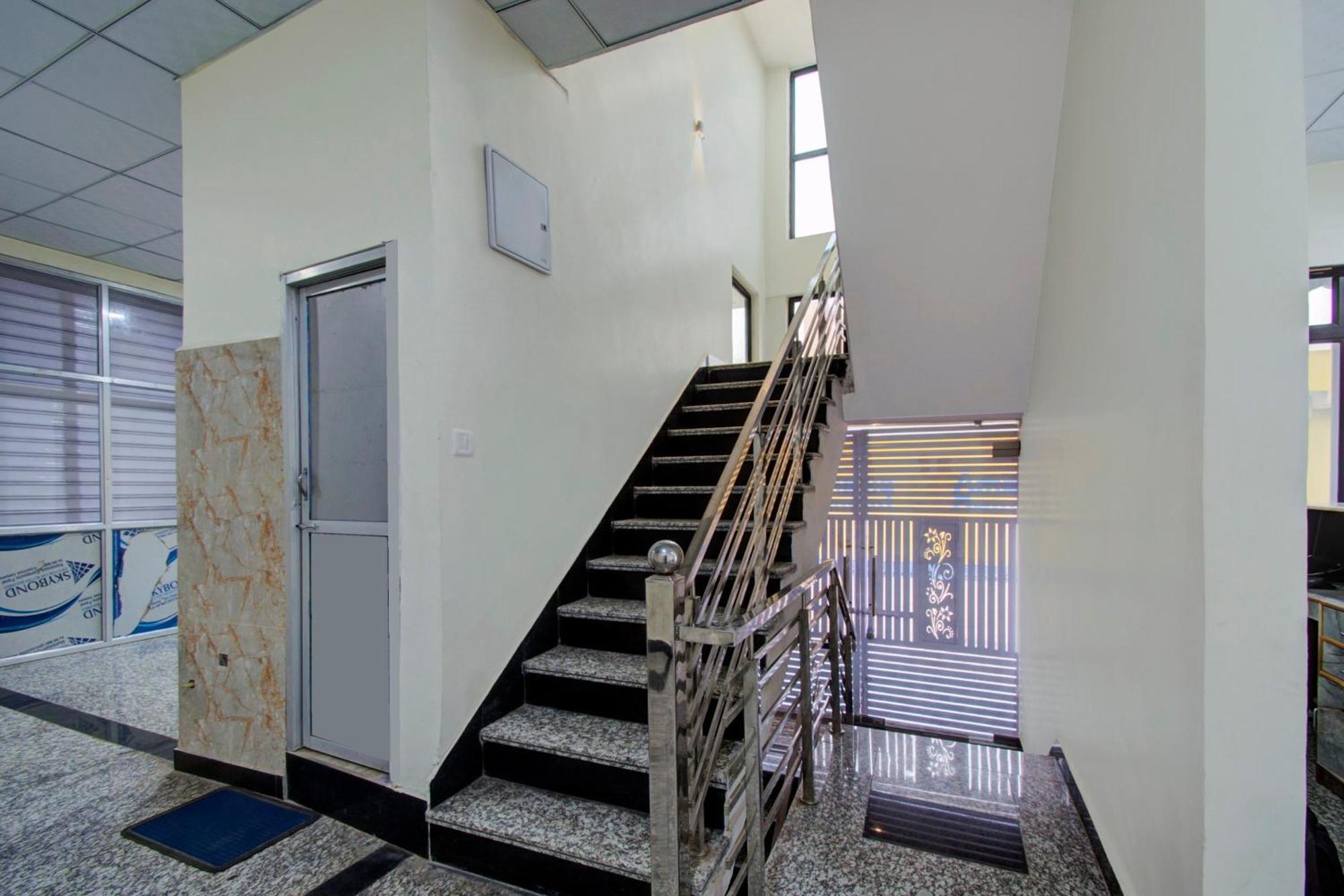 Hotel O Moon Mahal 3*