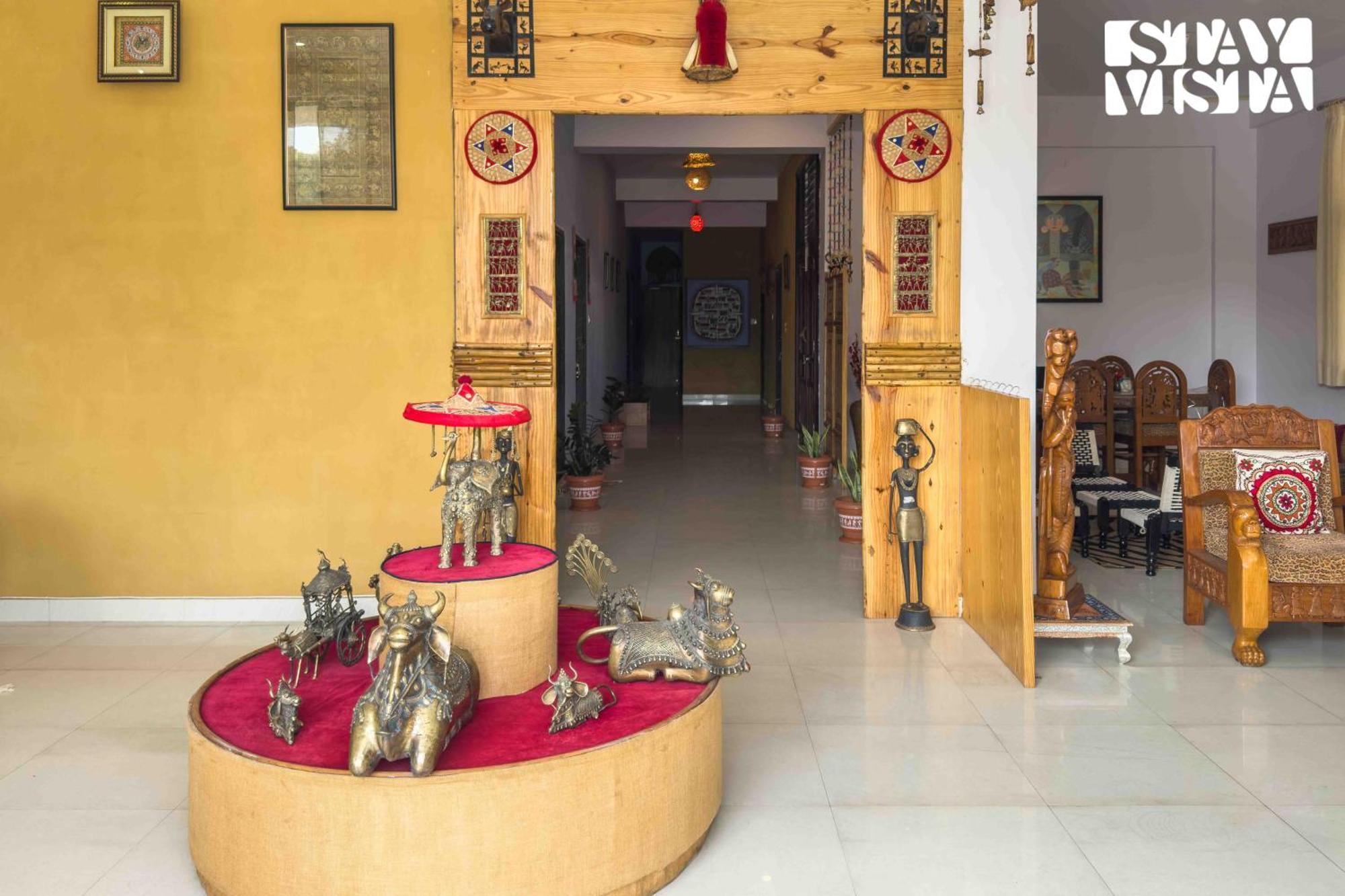 Stayvista At Kurjaan Art Haven 5bhk With Breakfast, Ac & Wifi In Centre Villa