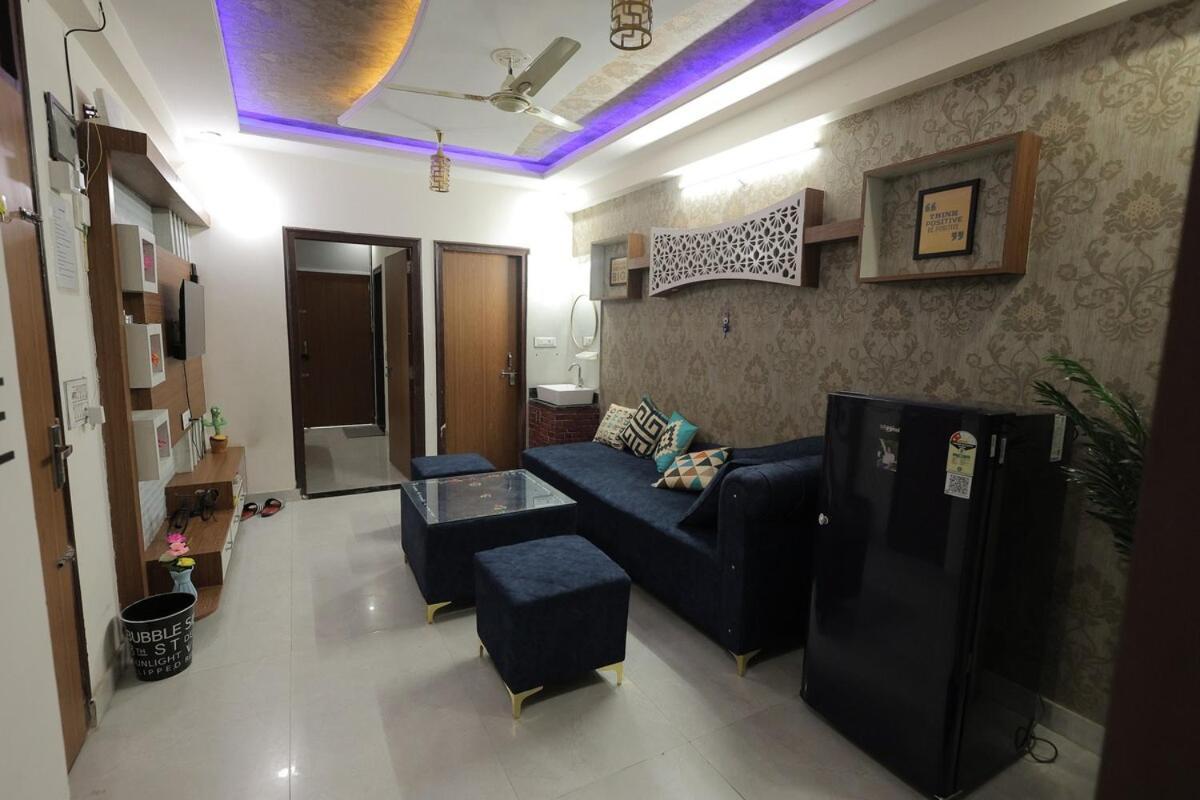 2 Bhk Crush