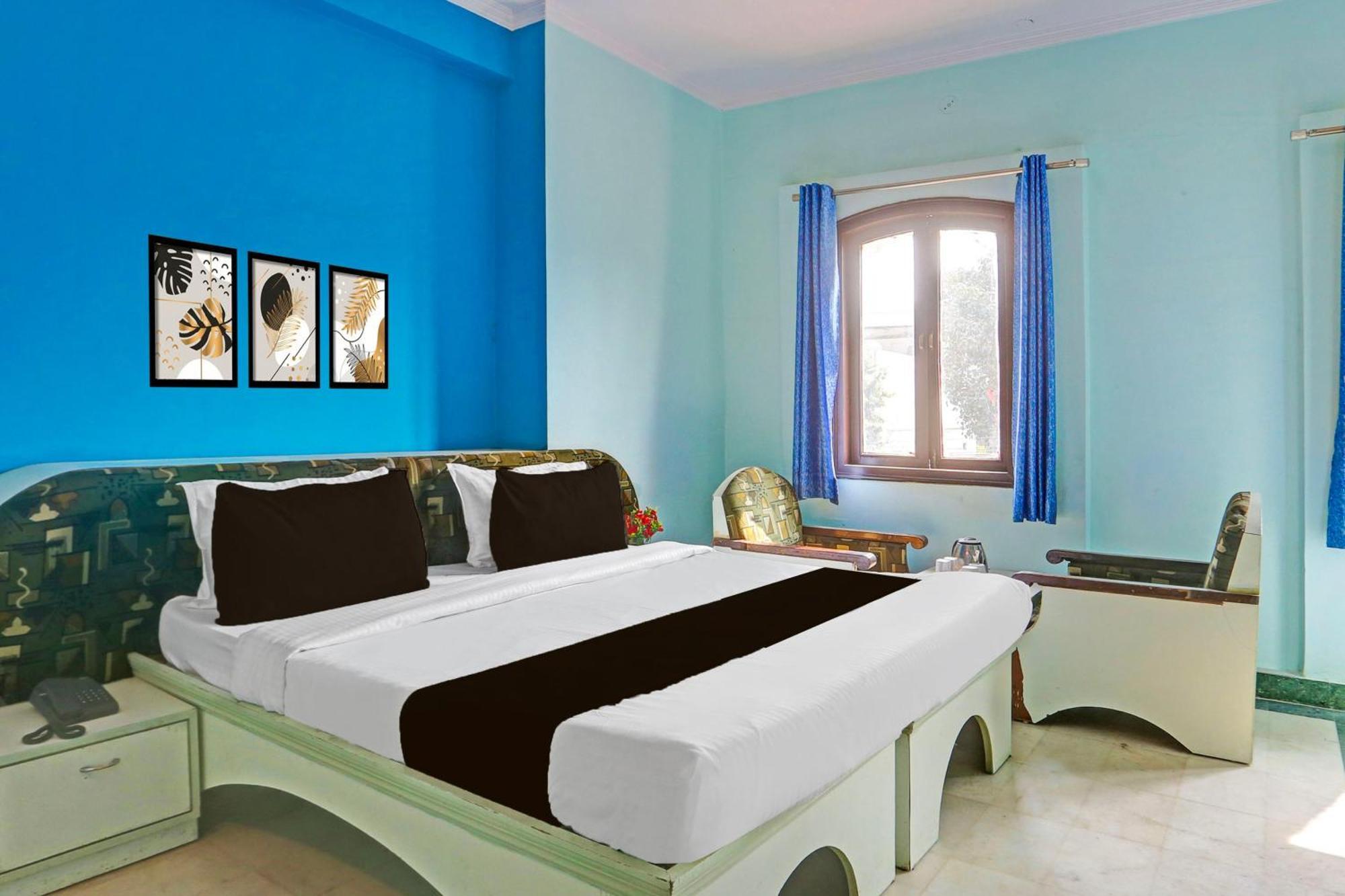 Hotel Super Collection O Bani Park Near Collectorate Circle Formerly Anuja Palace