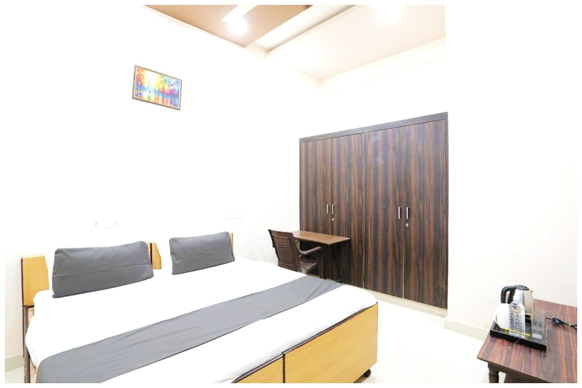 Superior Dev Near Park 3* Jaipur