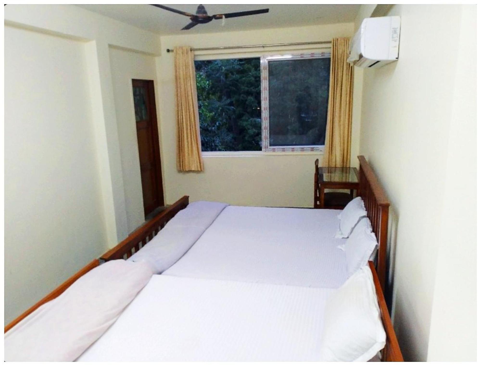Hotel Premium Tourist Near Hockey Ring