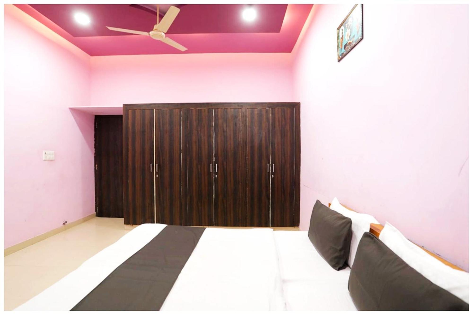 Hotel Superior Dev Near Park 3*