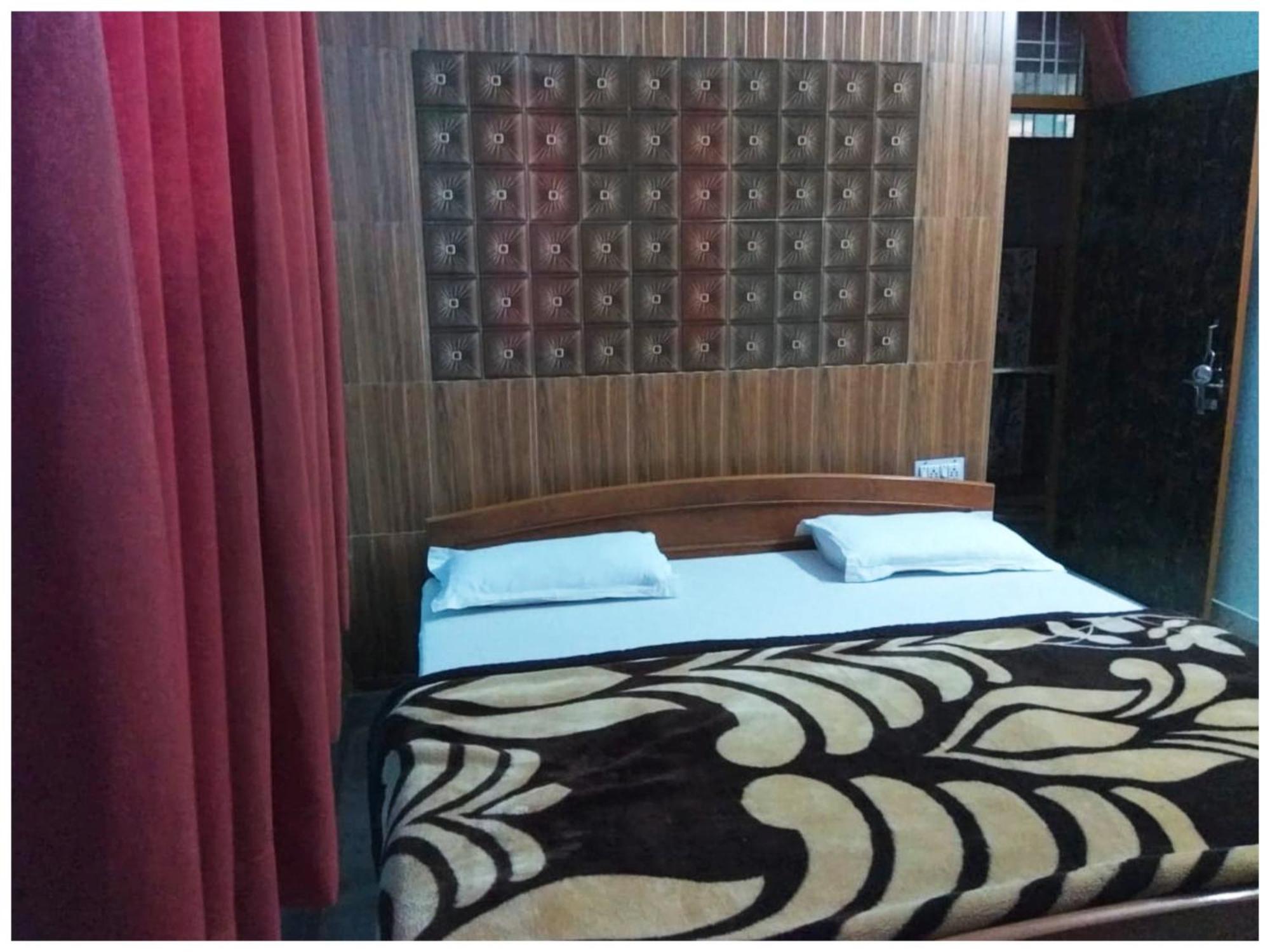 Supriour Ganga Kripa Near Railway Station Hotel