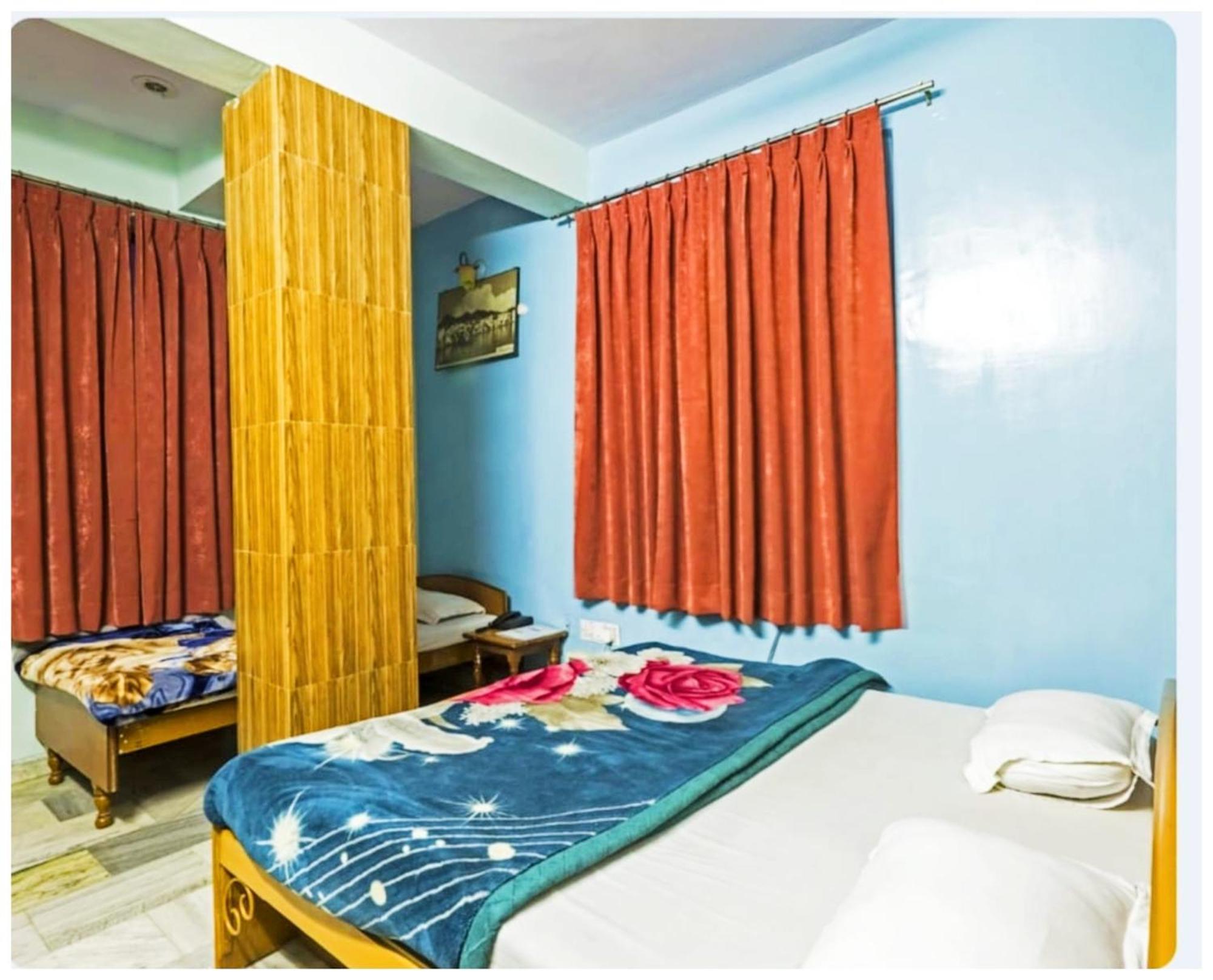 Supriour Ganga Kripa Near Railway Station 3*