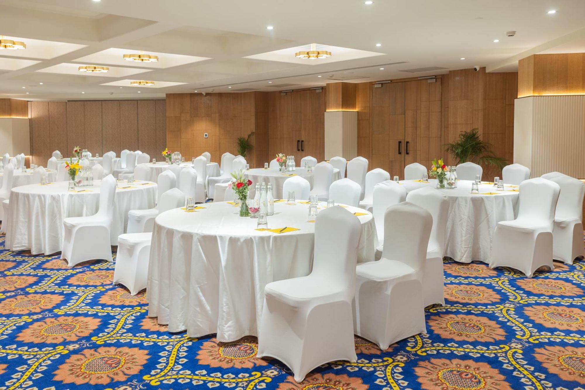 Golden Tulip 5*