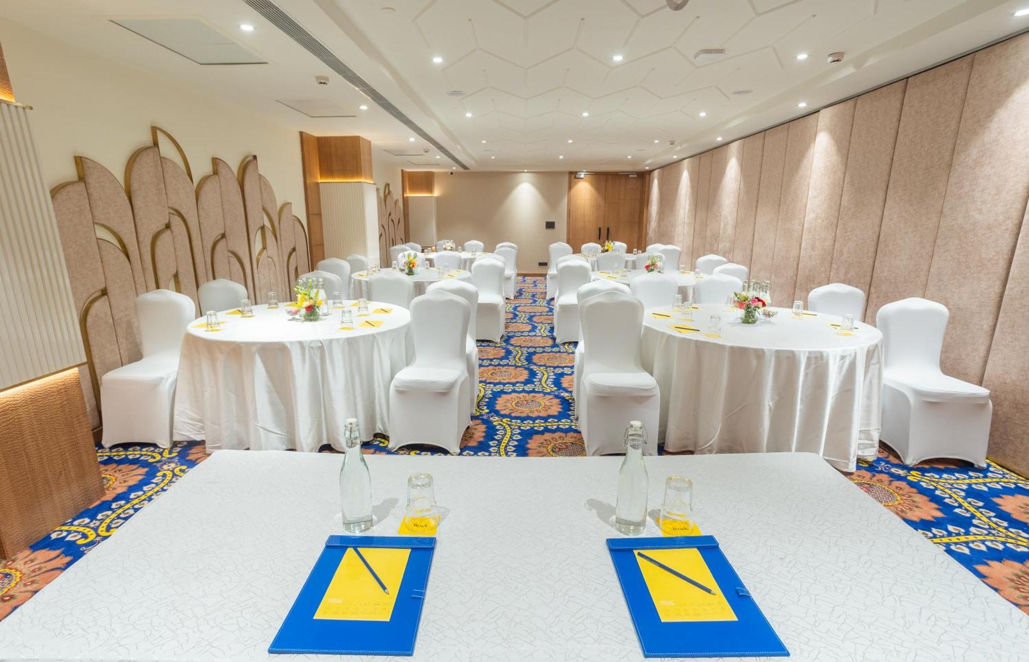 Hotel Golden Tulip Jaipur