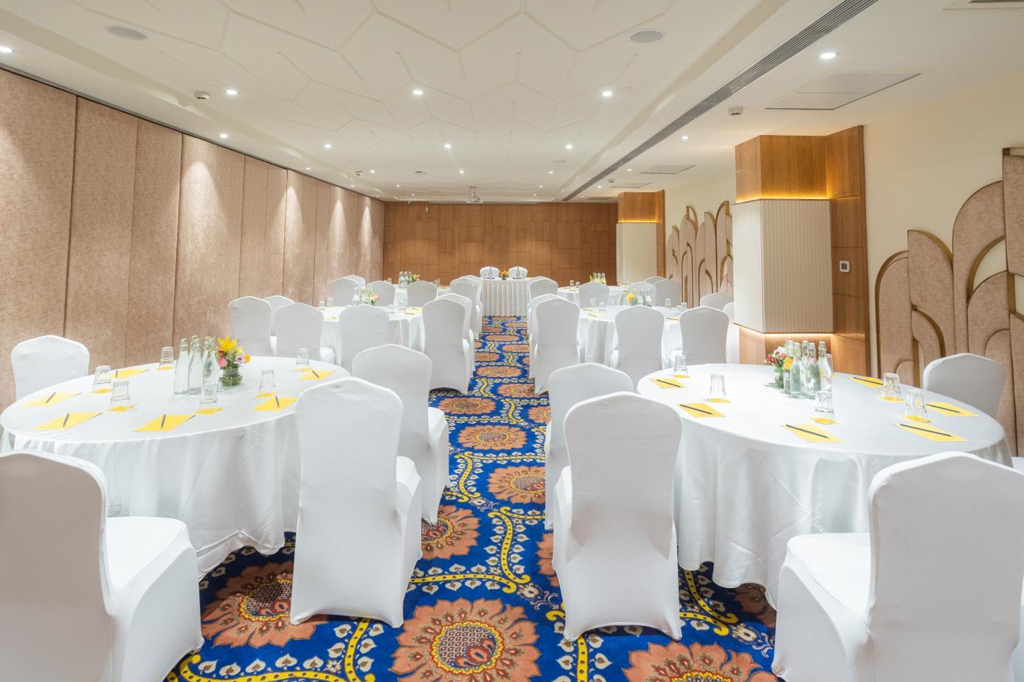 Golden Tulip 5*
