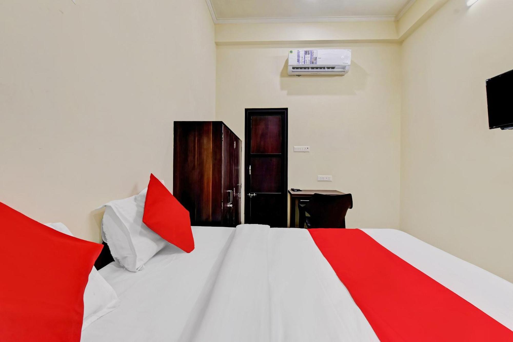 Hotel O Arn Plaza 4*