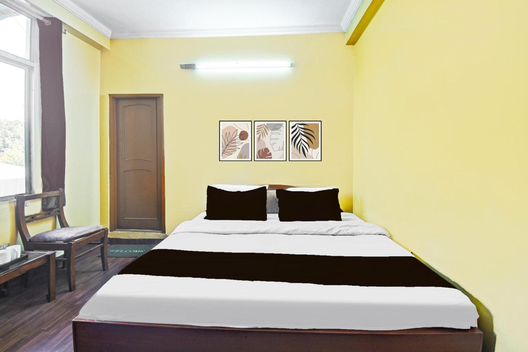 Hotel Super Collection O Hathroi Market Near Dhuleshwar Garden Formerly Rishi
